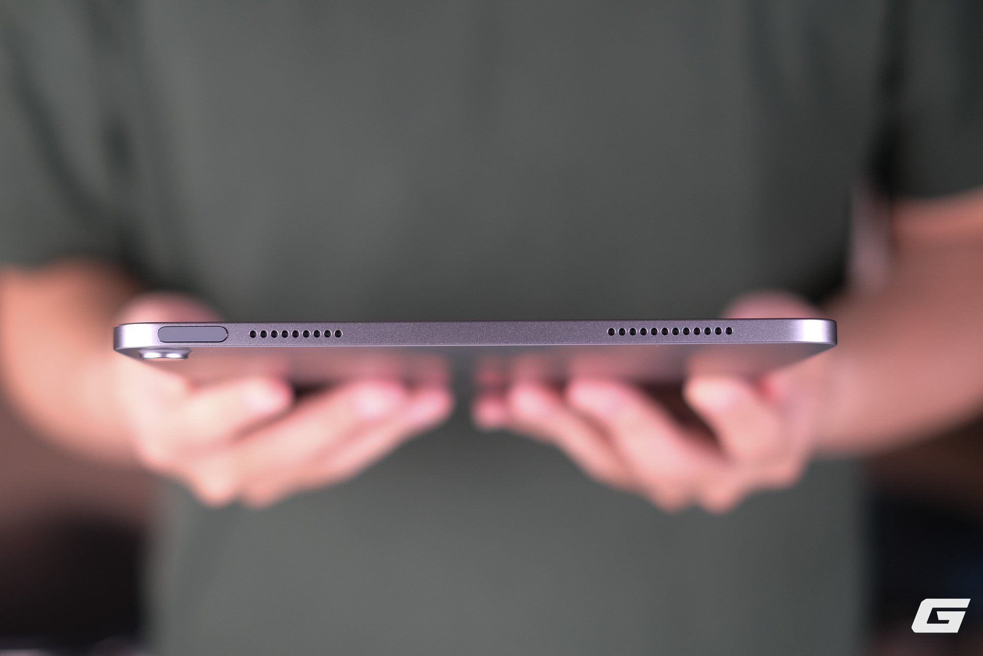 Tr&ecirc;n tay iPad Air M4: Giữ nguy&ecirc;n gần như mọi thứ, nhưng RAM 12GB v&agrave; chip M4 mới l&agrave; l&yacute; do đ&aacute;ng n&acirc;ng cấp- Ảnh 8.