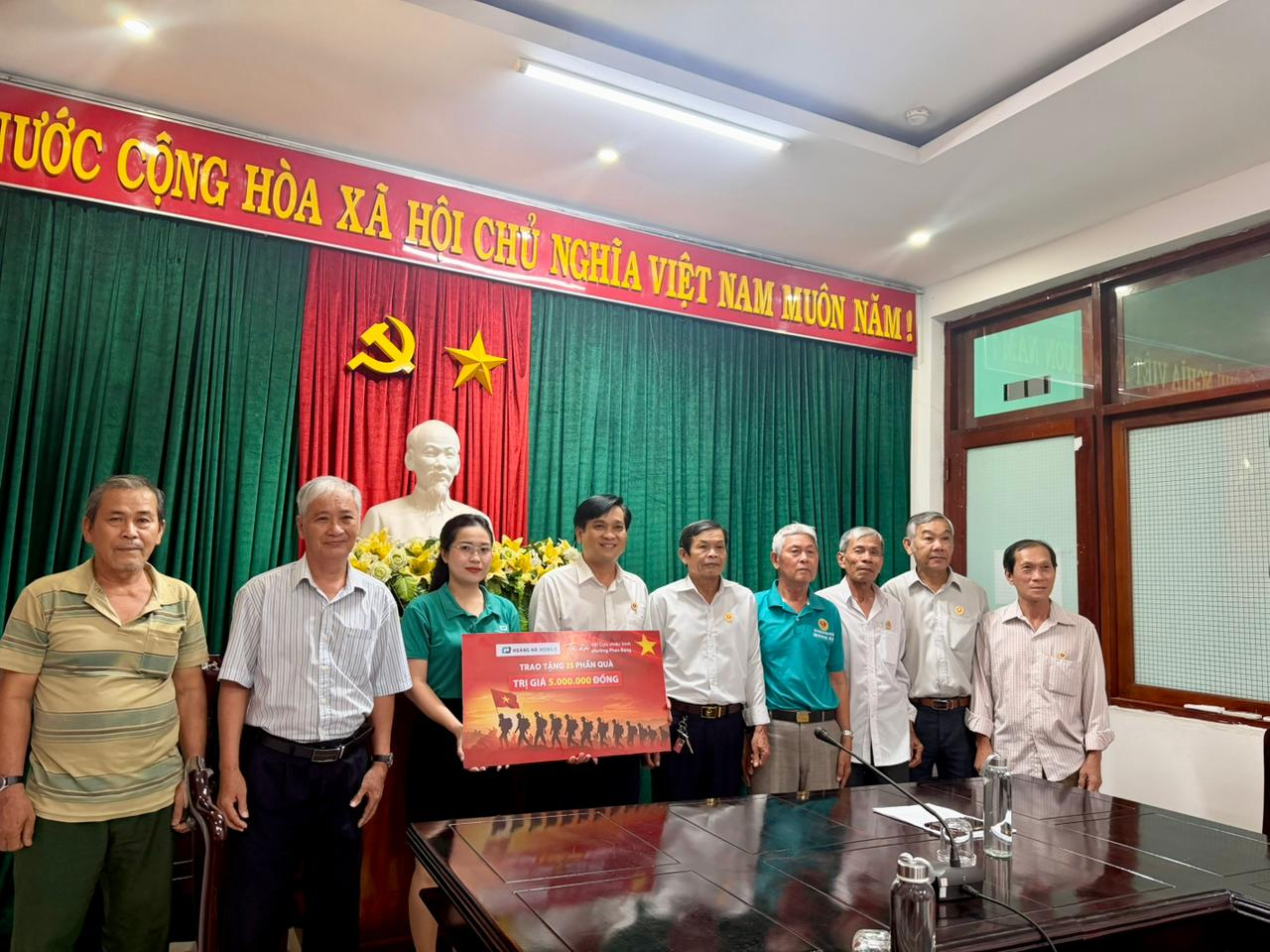 Ho&agrave;ng H&agrave; Mobile triển khai tri &acirc;n cựu chiến binh to&agrave;n quốc, giảm gi&aacute; sản phẩm tới 80% dịp 30/4- Ảnh 1.