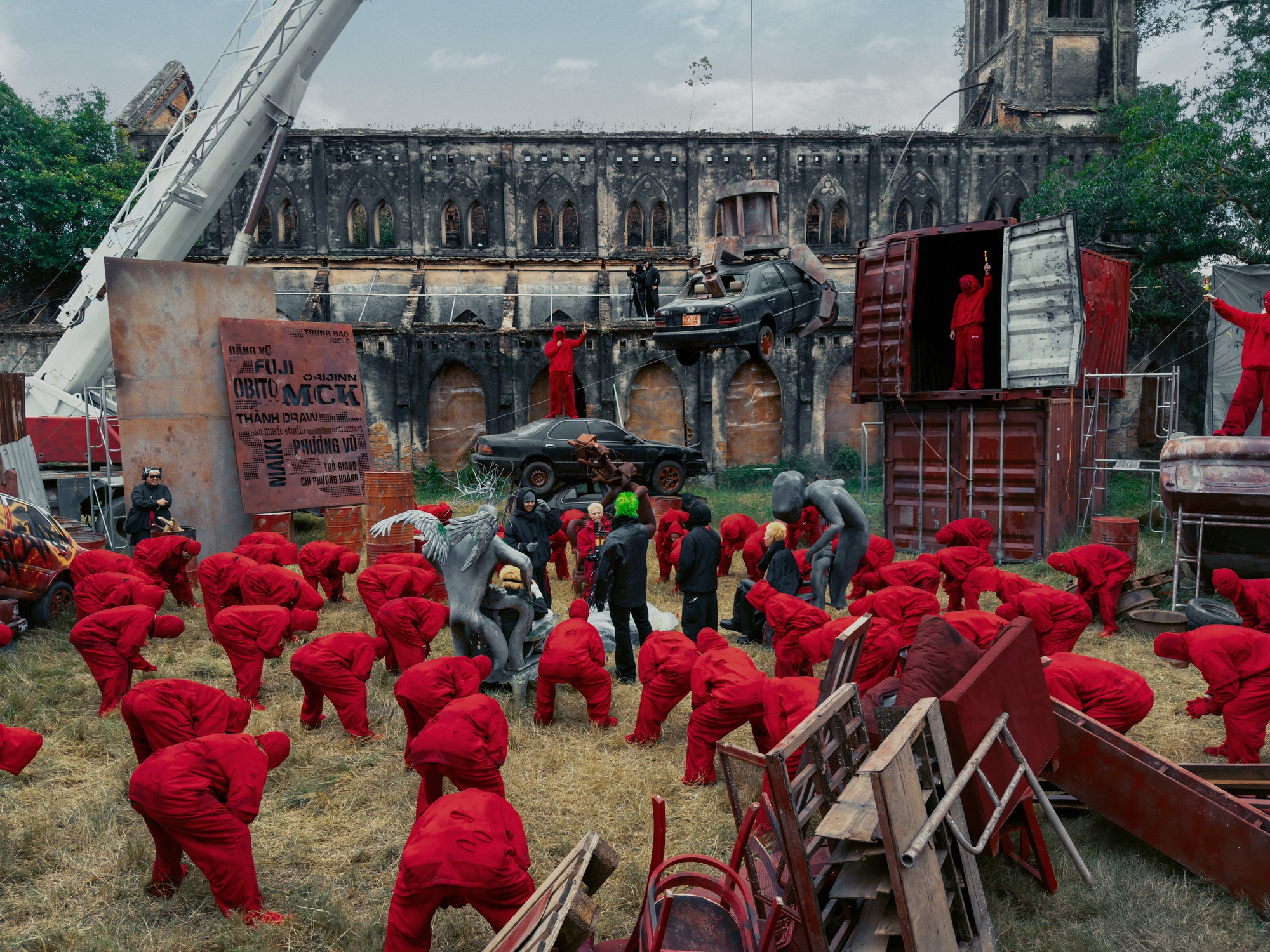 B&iacute; mật đằng sau MV "HVL" của MCK: 8 chiếc iPhone 17 Pro v&agrave; kỹ thuật quay 360 độ &ldquo;thế giới chưa ai từng l&agrave;m&rdquo; - Ảnh 2.