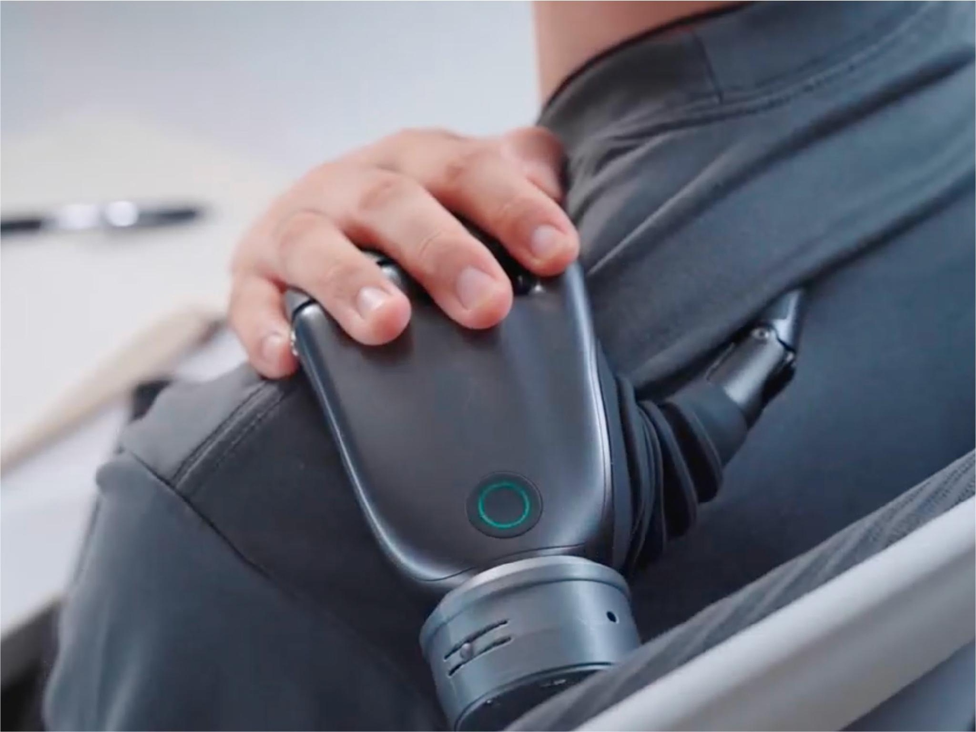 Trung Quốc lại một lần nữa khiến cả thế giới bất ngờ với c&aacute;nh tay giả c&oacute; thể "đọc" suy nghĩ v&agrave; di chuyển linh hoạt ngay cả khi kh&ocirc;ng kết nối với cơ thể người!- Ảnh 1.