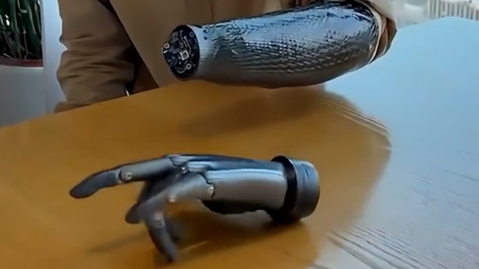 Trung Quốc lại một lần nữa khiến cả thế giới bất ngờ với cánh tay giả có thể 