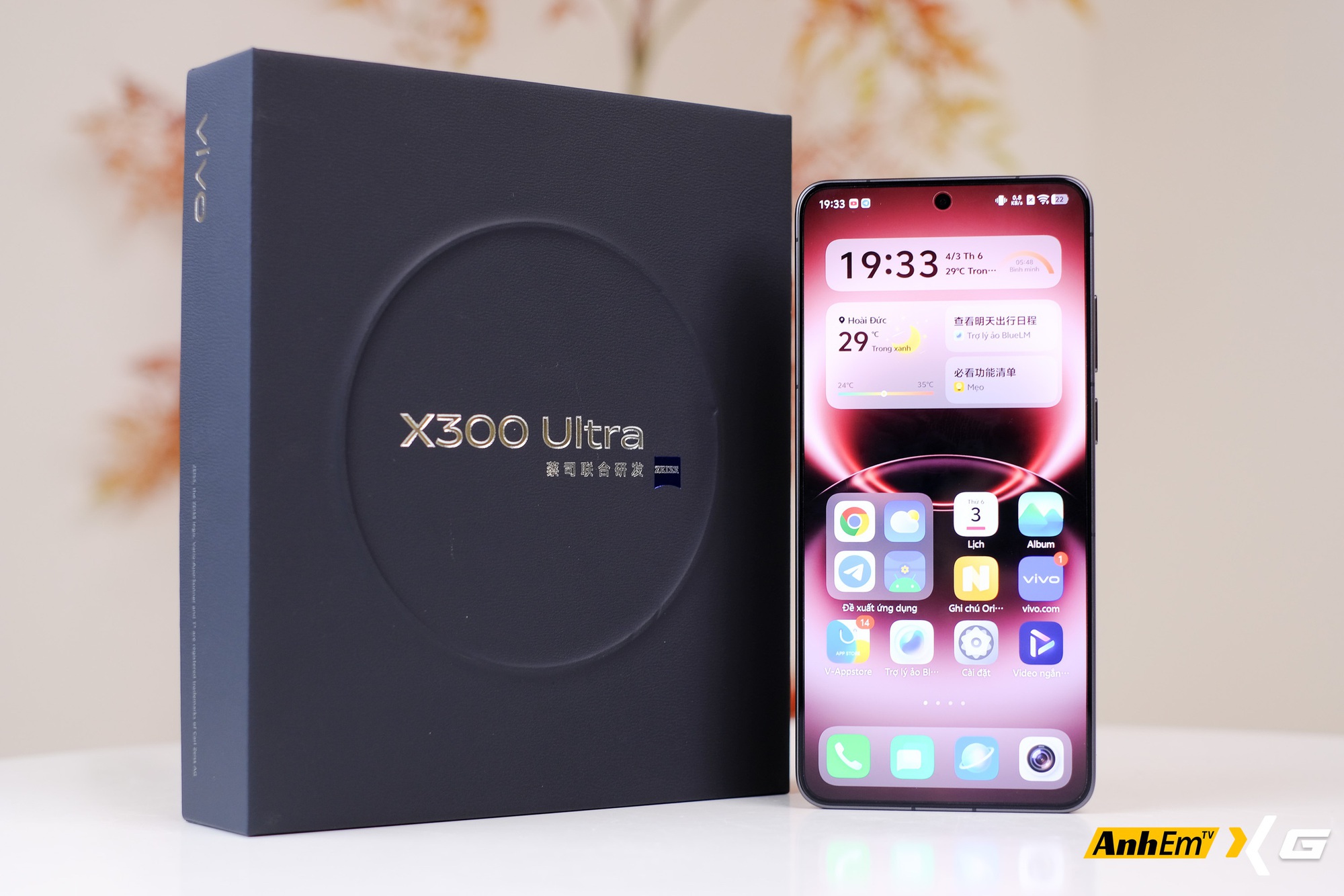 Tr&ecirc;n tay vivo X300 Ultra tại Việt Nam: Camera to đến mức đặt xuống b&agrave;n cũng thấy&hellip; hơi lo- Ảnh 1.