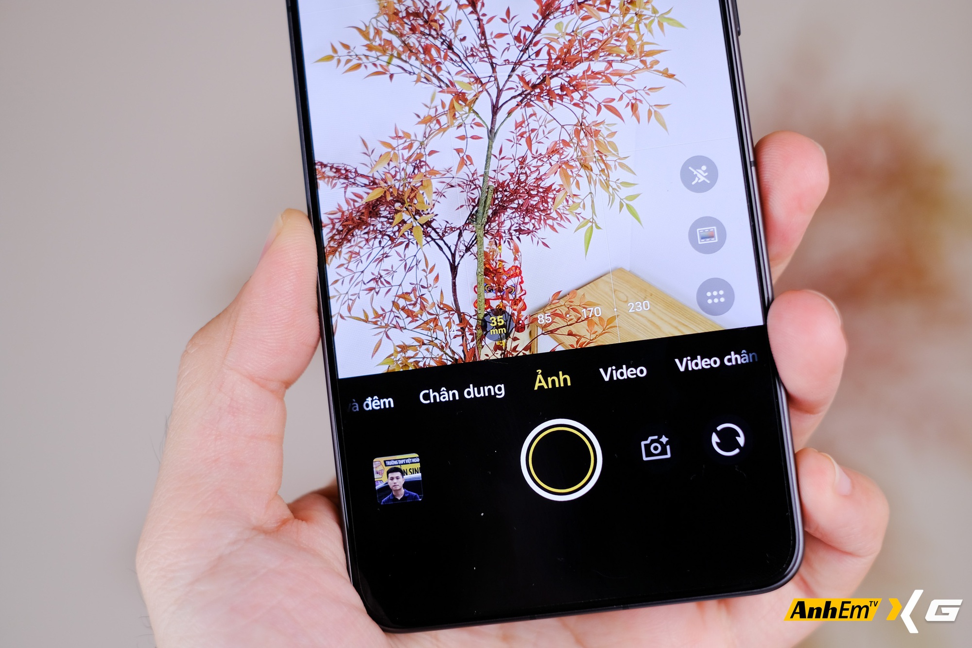 Tr&ecirc;n tay vivo X300 Ultra tại Việt Nam: Camera to đến mức đặt xuống b&agrave;n cũng thấy&hellip; hơi lo- Ảnh 15.