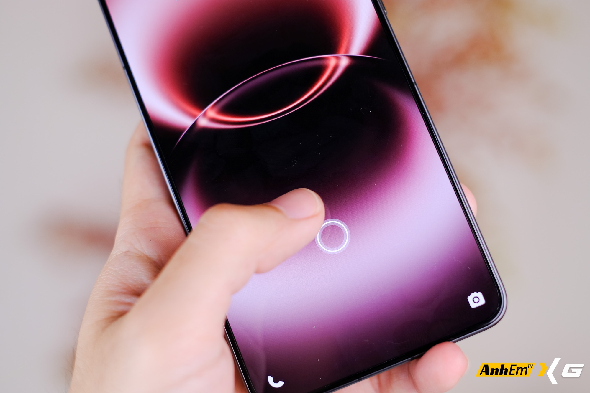 Tr&ecirc;n tay vivo X300 Ultra tại Việt Nam: Camera to đến mức đặt xuống b&agrave;n cũng thấy&hellip; hơi lo- Ảnh 8.