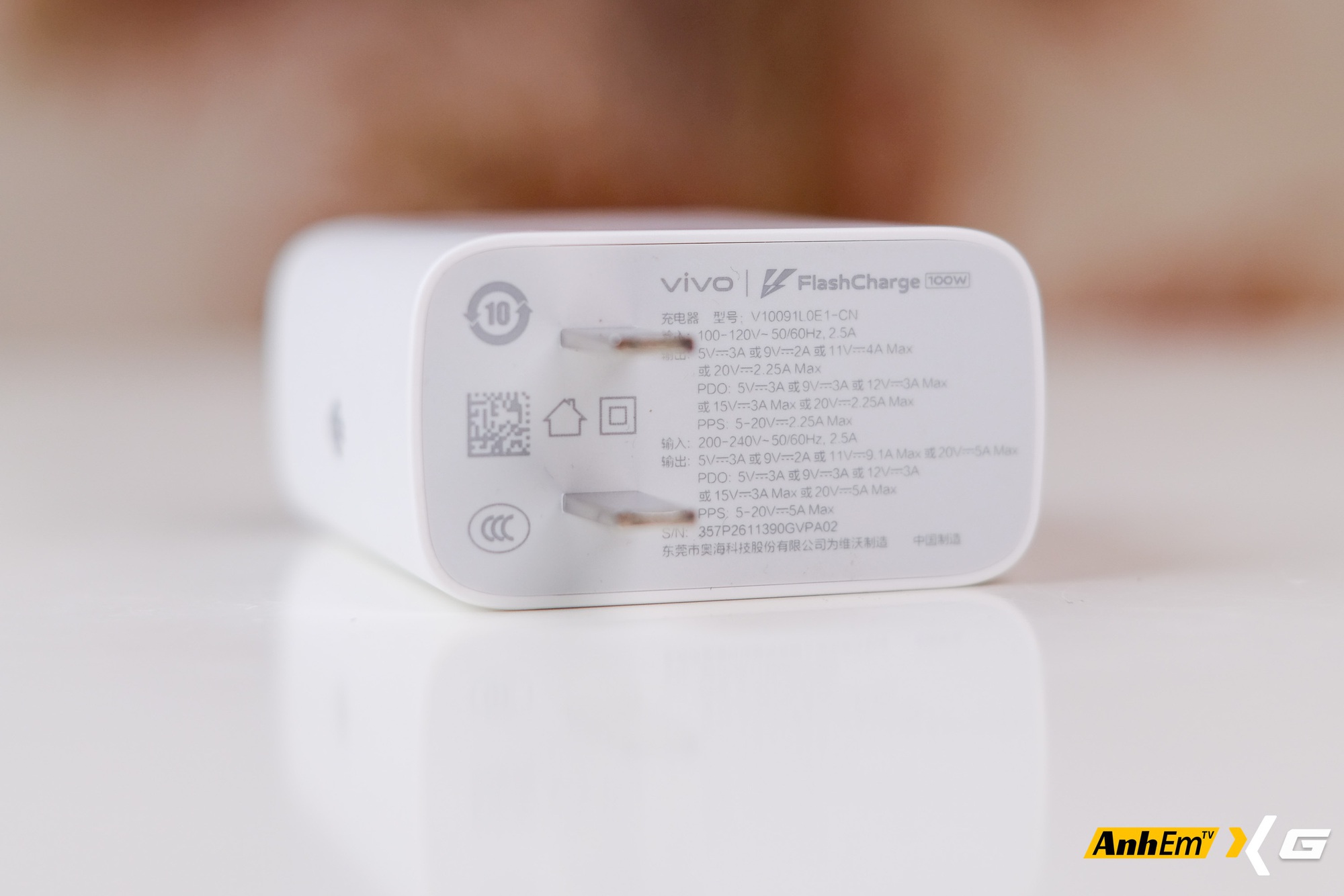 Tr&ecirc;n tay vivo X300 Ultra tại Việt Nam: Camera to đến mức đặt xuống b&agrave;n cũng thấy&hellip; hơi lo- Ảnh 17.