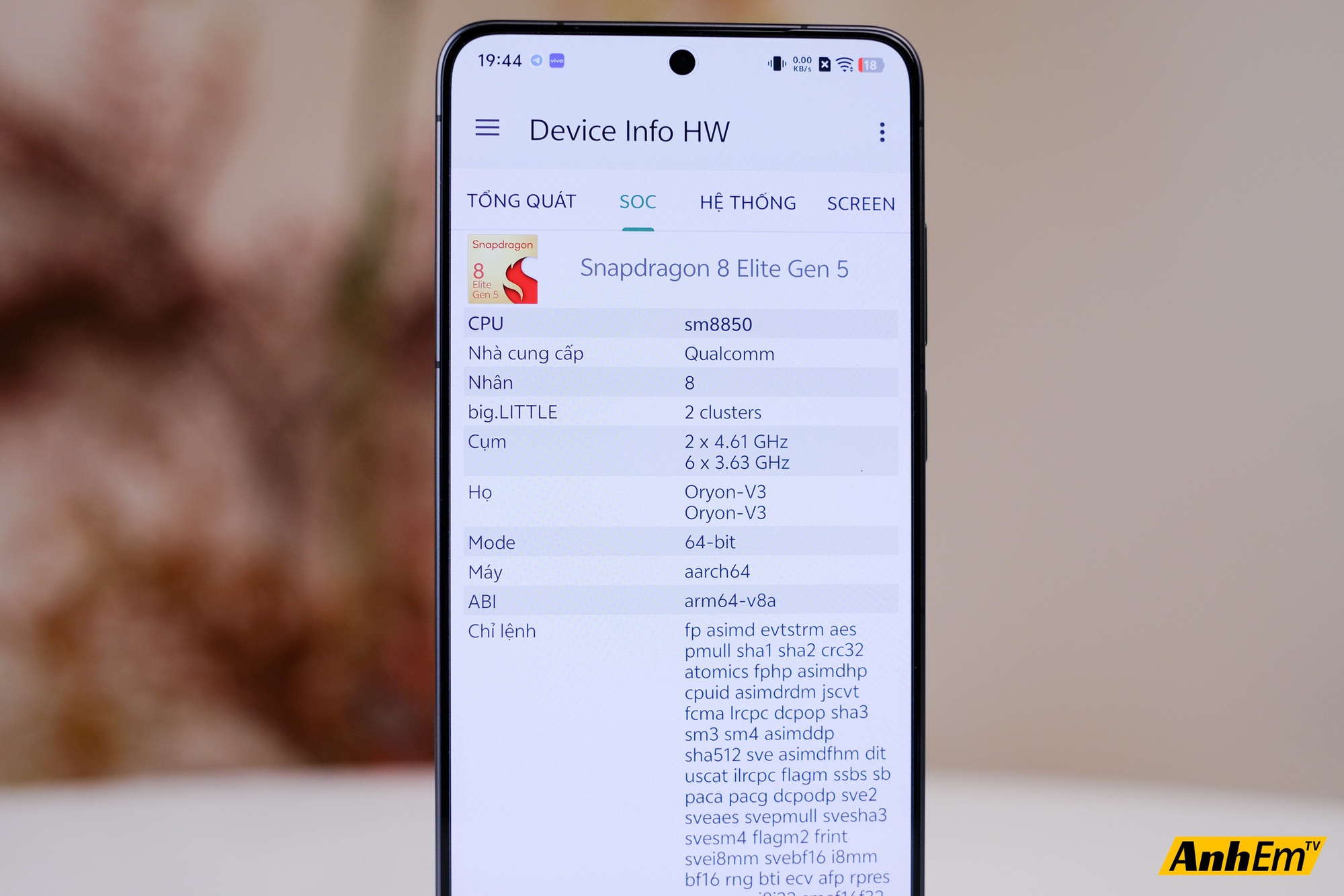 Tr&ecirc;n tay vivo X300 Ultra tại Việt Nam: Camera to đến mức đặt xuống b&agrave;n cũng thấy&hellip; hơi lo- Ảnh 9.