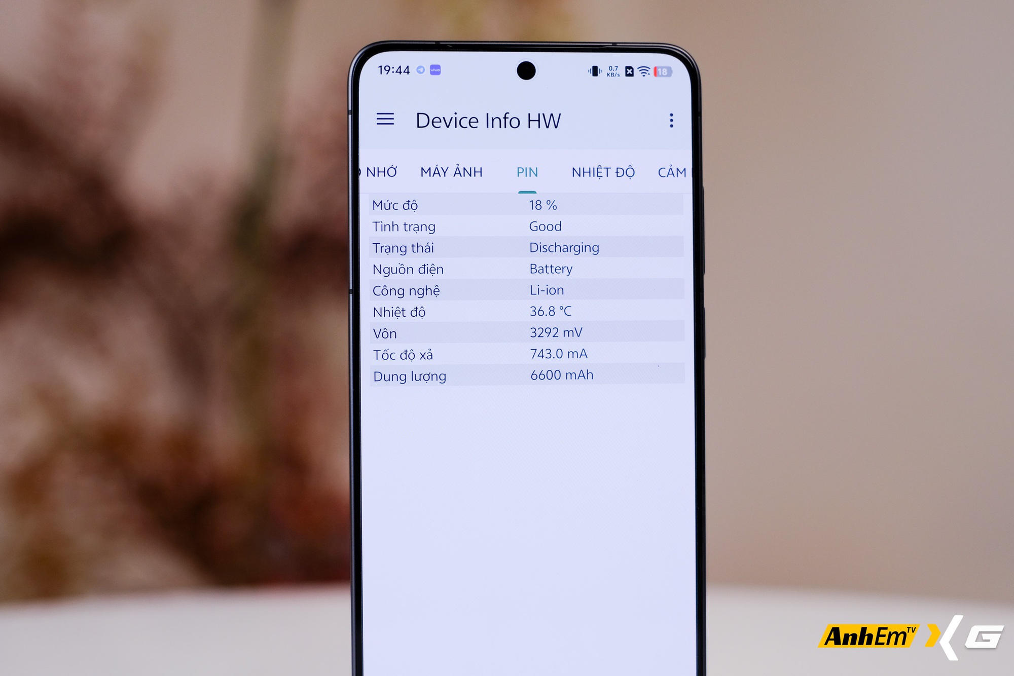 Tr&ecirc;n tay vivo X300 Ultra tại Việt Nam: Camera to đến mức đặt xuống b&agrave;n cũng thấy&hellip; hơi lo- Ảnh 16.