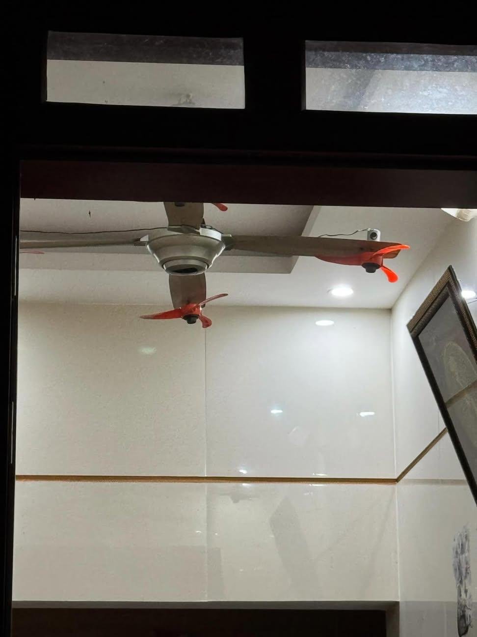 Gắn th&ecirc;m c&aacute;nh l&ecirc;n quạt trần: Kh&oacute; thế cũng c&oacute; người nghĩ ra, nhưng c&oacute; m&aacute;t hơn kh&ocirc;ng?- Ảnh 2.