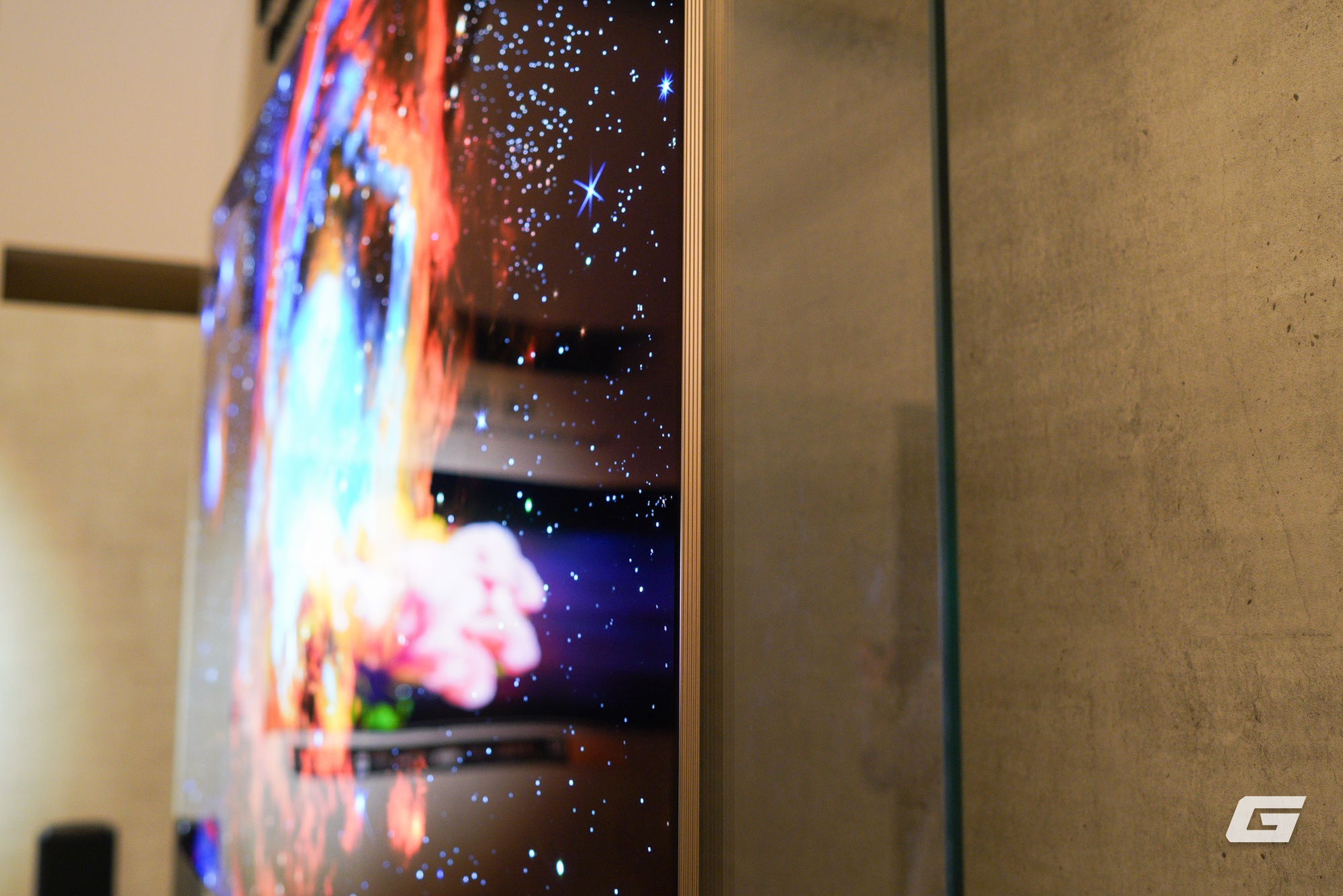 Đ&acirc;y l&agrave; LG OLED evo W6: TV "d&aacute;n tường" mỏng chỉ 9mm,  hiển thị h&igrave;nh ảnh 4K 165Hz chỉ với 1 sợi d&acirc;y nhỏ - Ảnh 6.