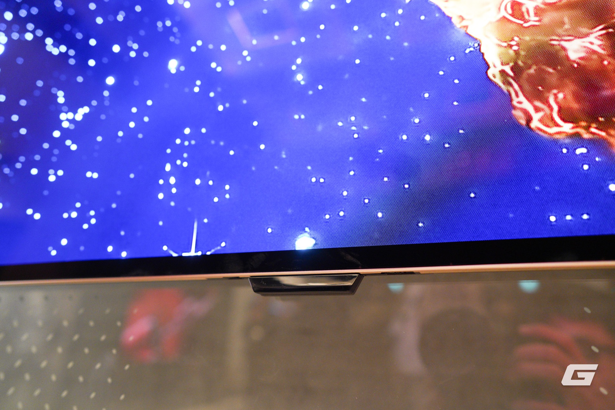 Đ&acirc;y l&agrave; LG OLED evo W6: TV "d&aacute;n tường" mỏng chỉ 9mm,  hiển thị h&igrave;nh ảnh 4K 165Hz chỉ với 1 sợi d&acirc;y nhỏ - Ảnh 3.