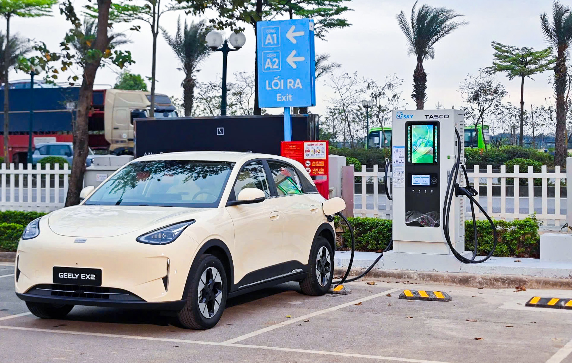 Li&ecirc;n minh trạm sạc tại Việt Nam: Chủ xe c&oacute; lợi thật kh&ocirc;ng hay vẫn rối như cũ?- Ảnh 1.