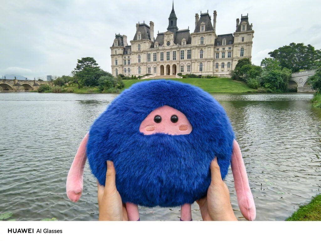 Huawei sắp ra mắt k&iacute;nh AI c&oacute; camera, kh&aacute;c biệt mẫu cũ chỉ nghe nhạc- Ảnh 1.