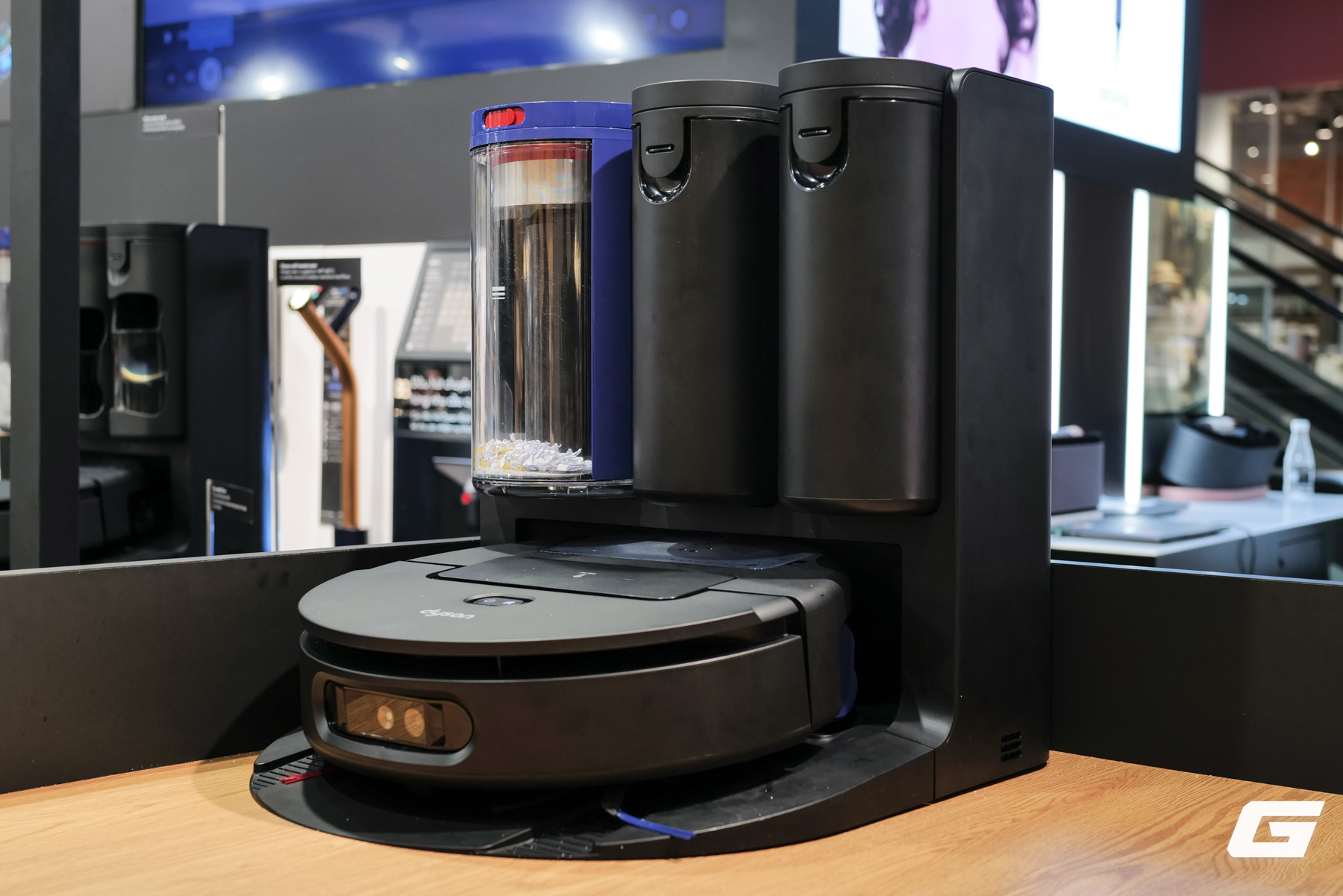 Dyson Spot Scrub AI ra mắt tại Việt Nam: robot h&uacute;t bụi lau nh&agrave; t&iacute;ch hợp AI, tự ph&aacute;t hiện v&agrave; xử l&yacute; vết bẩn- Ảnh 1.