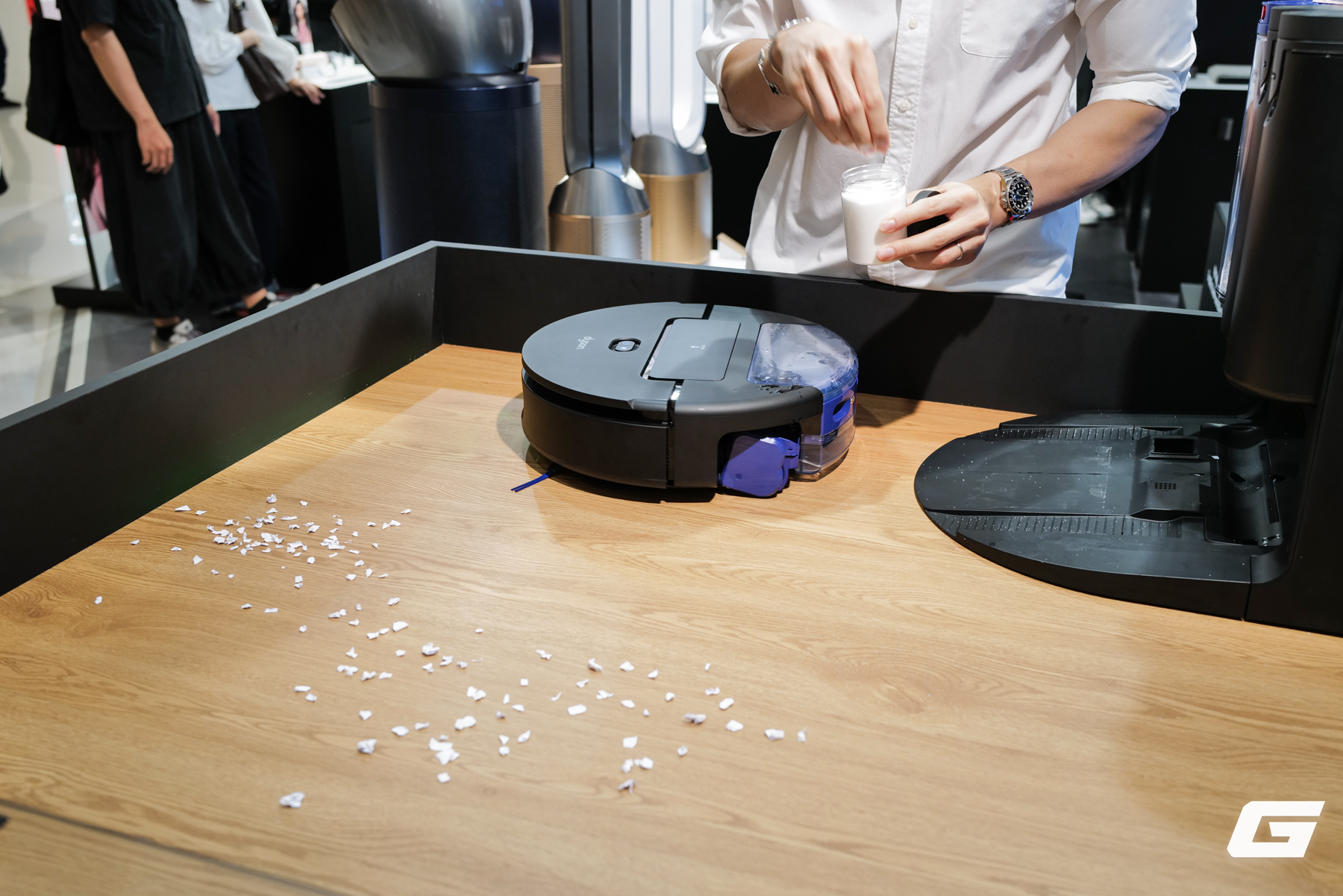 Dyson Spot Scrub AI ra mắt tại Việt Nam: robot h&uacute;t bụi lau nh&agrave; t&iacute;ch hợp AI, tự ph&aacute;t hiện v&agrave; xử l&yacute; vết bẩn- Ảnh 3.