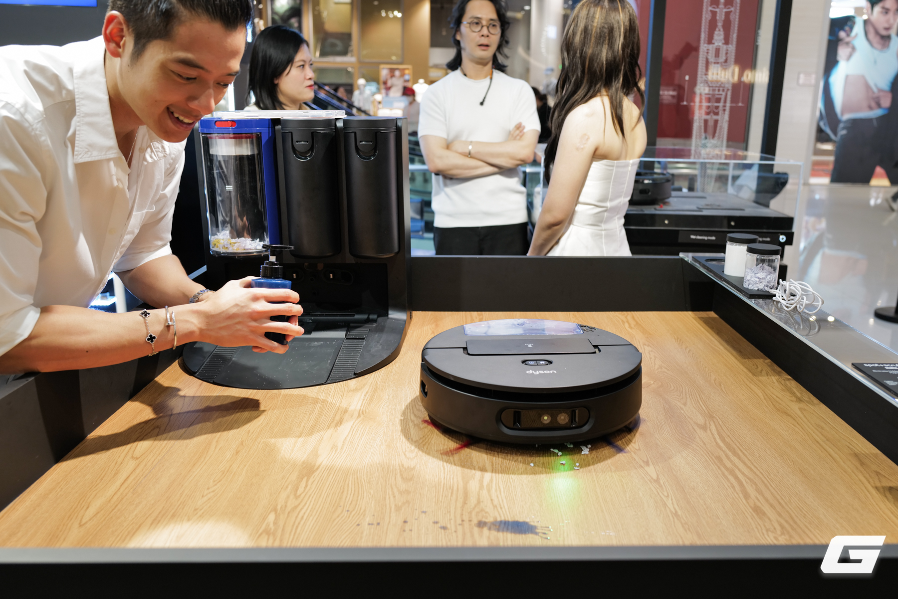 Dyson Spot Scrub AI ra mắt tại Việt Nam: robot h&uacute;t bụi lau nh&agrave; t&iacute;ch hợp AI, tự ph&aacute;t hiện v&agrave; xử l&yacute; vết bẩn- Ảnh 4.