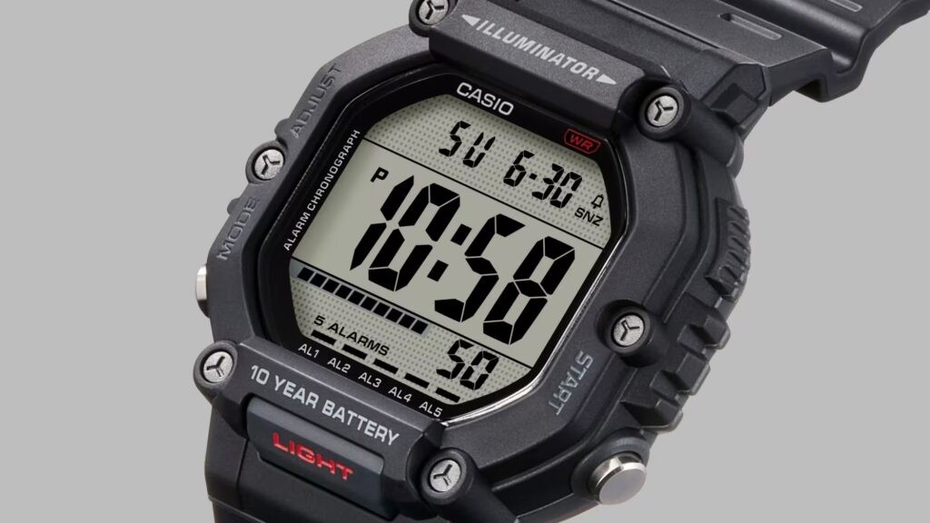 Casio b&aacute;n đồng hồ d&acirc;y si&ecirc;u d&agrave;i gi&aacute; 1,2 triệu đồng, đeo vừa cả ngo&agrave;i &aacute;o kho&aacute;c- Ảnh 1.