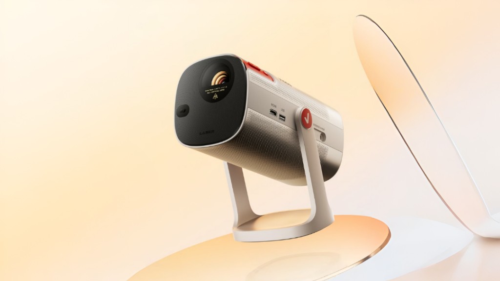 Hisense ra m&aacute;y chiếu laser x&aacute;ch tay cho cắm trại, gi&aacute; từ 15 triệu đồng - Ảnh 1.