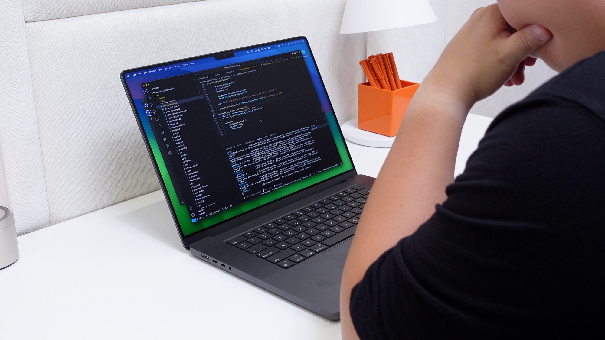 Duy Lu&acirc;n: &ldquo;64GB RAM tr&ecirc;n Mac đ&atilde; đủ chạy nhiều m&ocirc; h&igrave;nh AI m&agrave; laptop Windows b&oacute; tay&rdquo; - Ảnh 3.