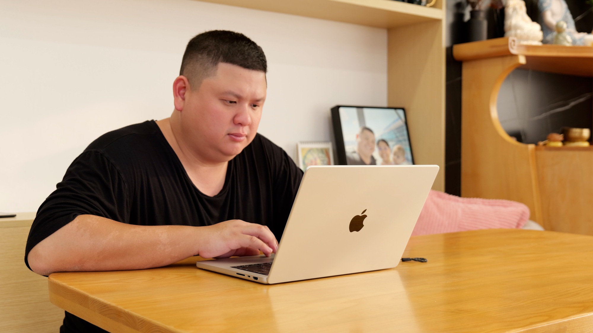 Duy Lu&acirc;n: &ldquo;64GB RAM tr&ecirc;n Mac đ&atilde; đủ chạy nhiều m&ocirc; h&igrave;nh AI m&agrave; laptop Windows b&oacute; tay&rdquo; - Ảnh 4.
