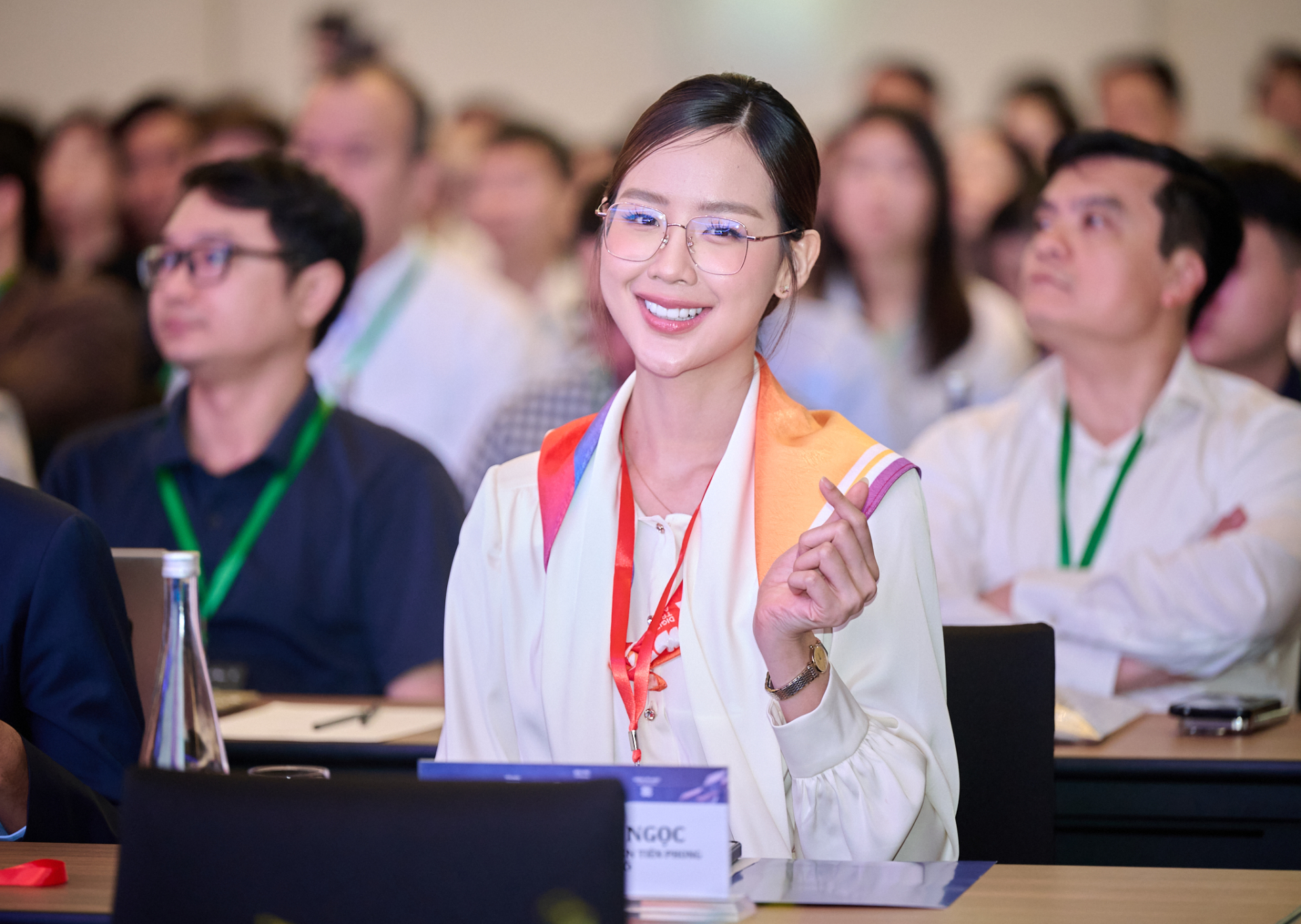 Diễn đ&agrave;n về niềm tin số t&agrave;i ch&iacute;nh trong kỷ nguy&ecirc;n AI đang diễn ra s&aacute;ng nay: Đen xuất hiện lịch l&atilde;m, Bảo Ngọc giản dị m&agrave; nổi bần bật- Ảnh 5.