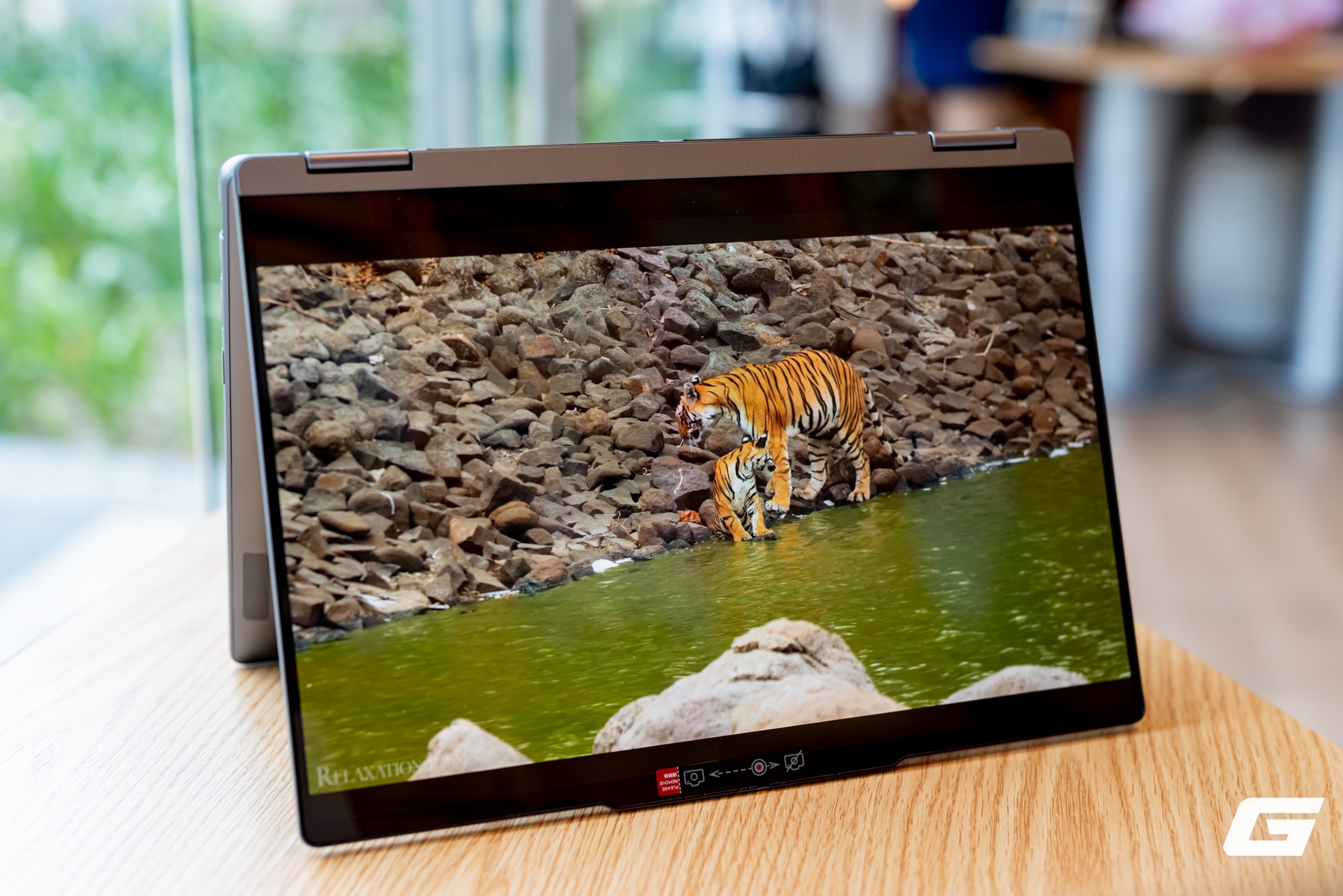 Cận cảnh Lenovo Yoga 7i 2-in-1 Gen 11: T&iacute;ch hợp Intel Core Ultra thế hệ 3, 32GB RAM, đa dụng mạnh mẽ nhưng vẫn c&oacute; điểm cần lưu &yacute; - Ảnh 8.