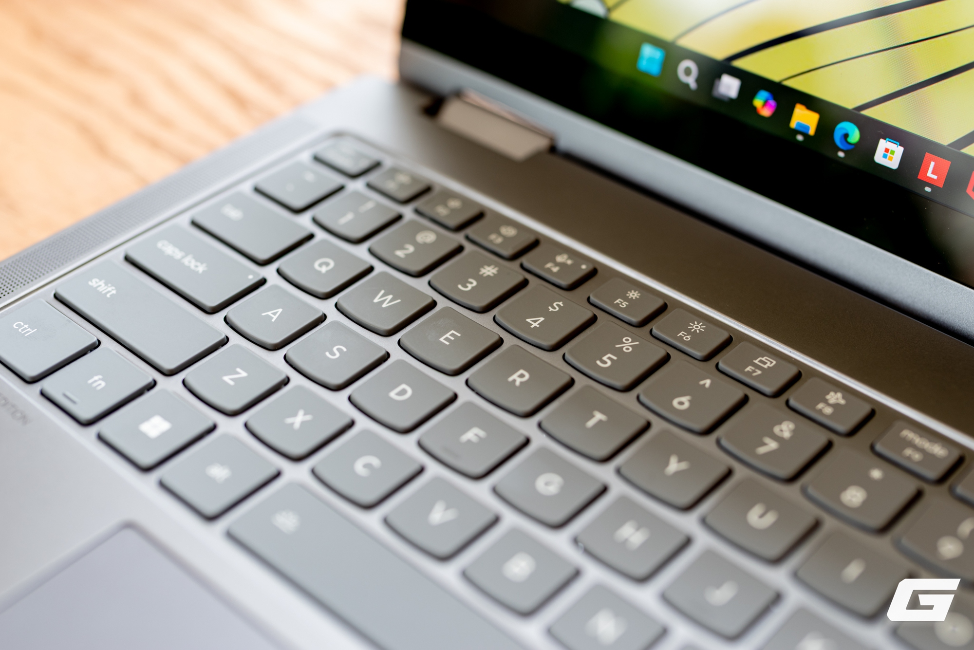 Cận cảnh Lenovo Yoga 7i 2-in-1 Gen 11: T&iacute;ch hợp Intel Core Ultra thế hệ 3, 32GB RAM, đa dụng mạnh mẽ nhưng vẫn c&oacute; điểm cần lưu &yacute; - Ảnh 11.