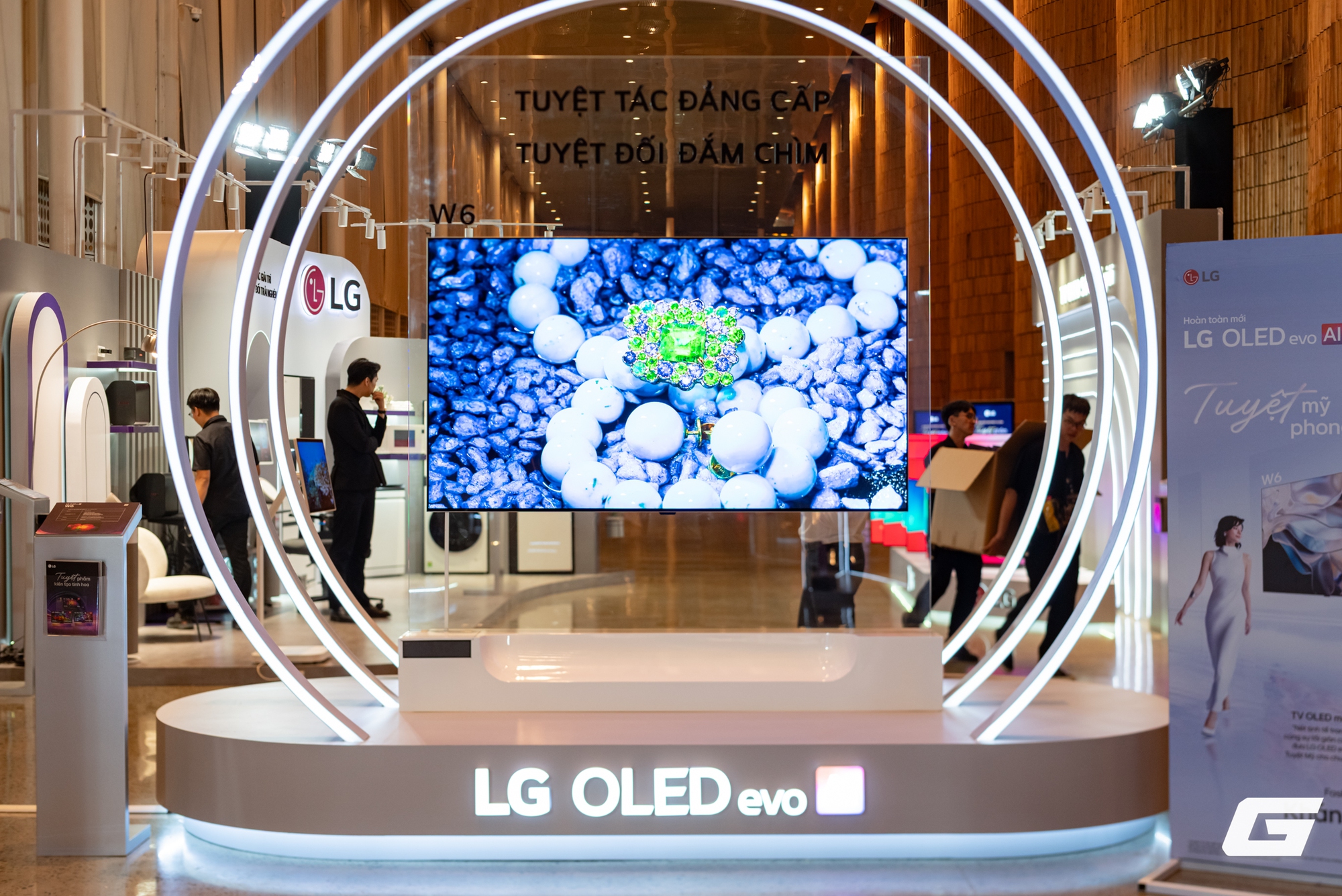 Chi&ecirc;m ngưỡng loạt sản phẩm TV 2026 của LG: TV OLED kh&ocirc;ng d&acirc;y si&ecirc;u mỏng, c&ocirc;ng nghệ Micro RGB mới toanh, MiniLED cỡ lớn c&ugrave;ng AI tương t&aacute;c th&acirc;n thiện - Ảnh 2.