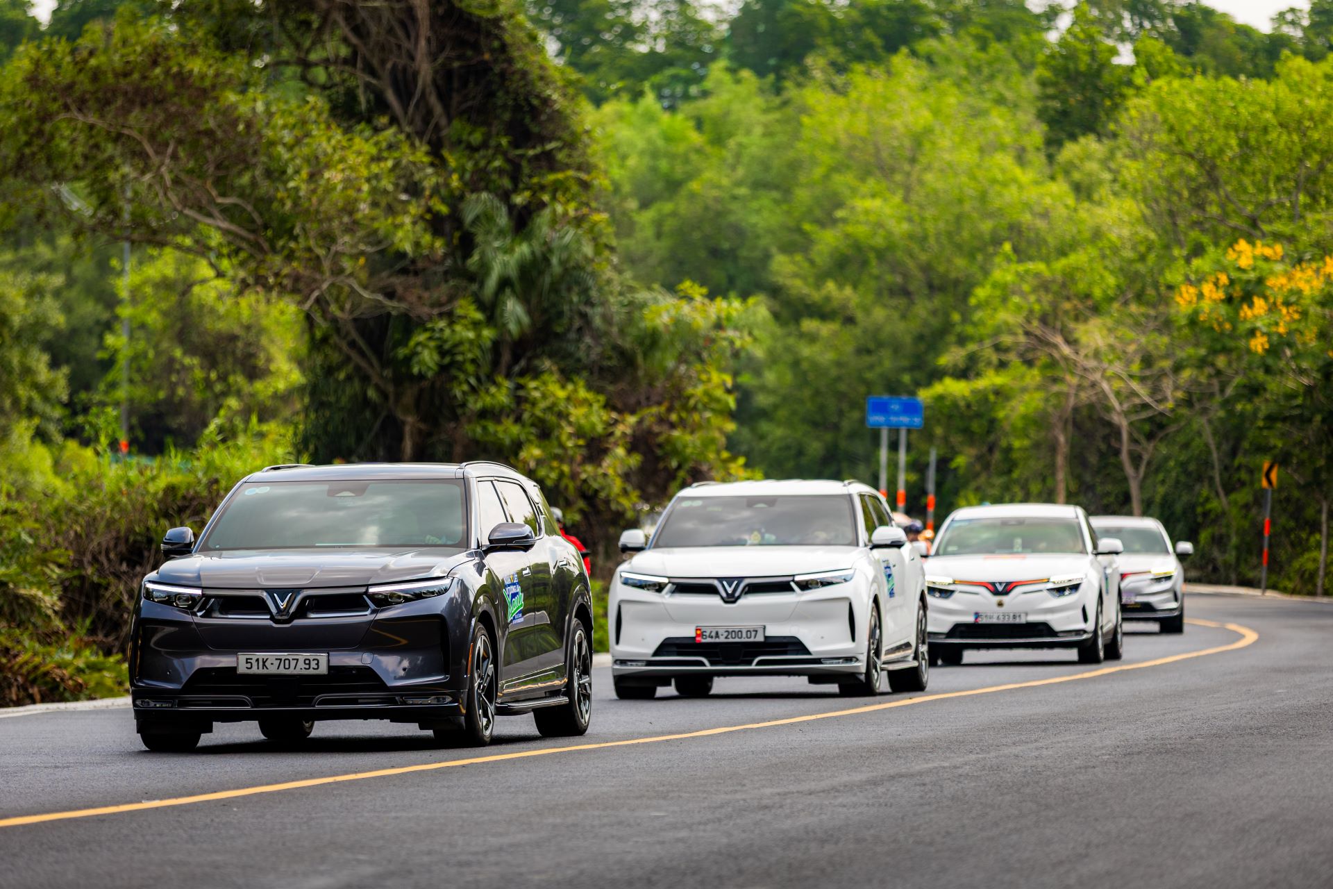 VinFast VF 9: Mẫu SUV &ldquo;l&atilde;o h&oacute;a ngược&rdquo;, c&agrave;ng d&ugrave;ng c&agrave;ng th&ocirc;ng minh - Ảnh 1.