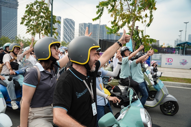 Đi Vespa kh&ocirc;ng đơn giản l&agrave; &ldquo;chạy xe&rdquo;, đ&oacute; l&agrave; một kiểu &ldquo;tr&igrave;nh diễn di sản&rdquo;- Ảnh 14.