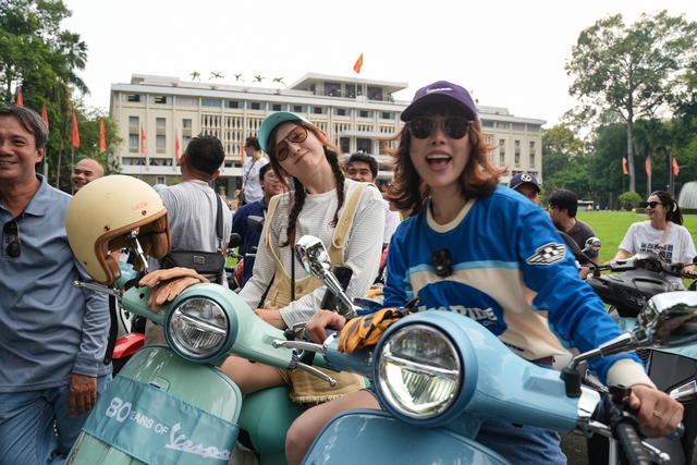 Đi Vespa kh&ocirc;ng đơn giản l&agrave; &ldquo;chạy xe&rdquo;, đ&oacute; l&agrave; một kiểu &ldquo;tr&igrave;nh diễn di sản&rdquo;- Ảnh 3.