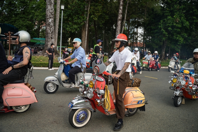 Đi Vespa kh&ocirc;ng đơn giản l&agrave; &ldquo;chạy xe&rdquo;, đ&oacute; l&agrave; một kiểu &ldquo;tr&igrave;nh diễn di sản&rdquo;- Ảnh 16.