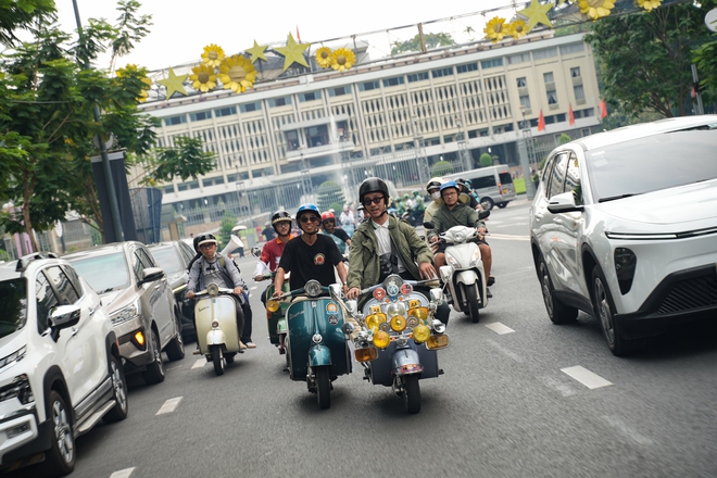 Đi Vespa kh&ocirc;ng đơn giản l&agrave; &ldquo;chạy xe&rdquo;, đ&oacute; l&agrave; một kiểu &ldquo;tr&igrave;nh diễn di sản&rdquo;- Ảnh 18.