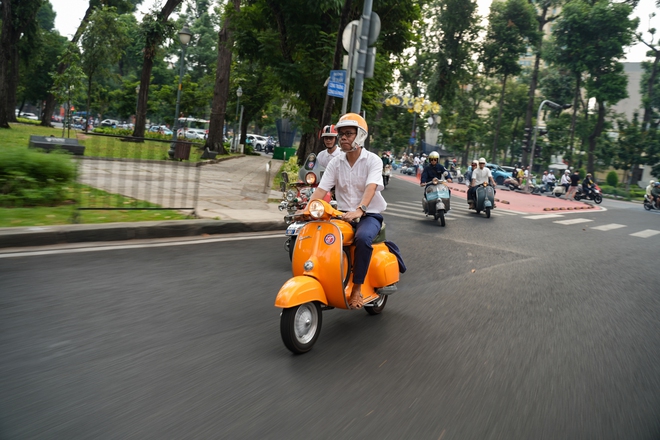 Đi Vespa kh&ocirc;ng đơn giản l&agrave; &ldquo;chạy xe&rdquo;, đ&oacute; l&agrave; một kiểu &ldquo;tr&igrave;nh diễn di sản&rdquo;- Ảnh 17.