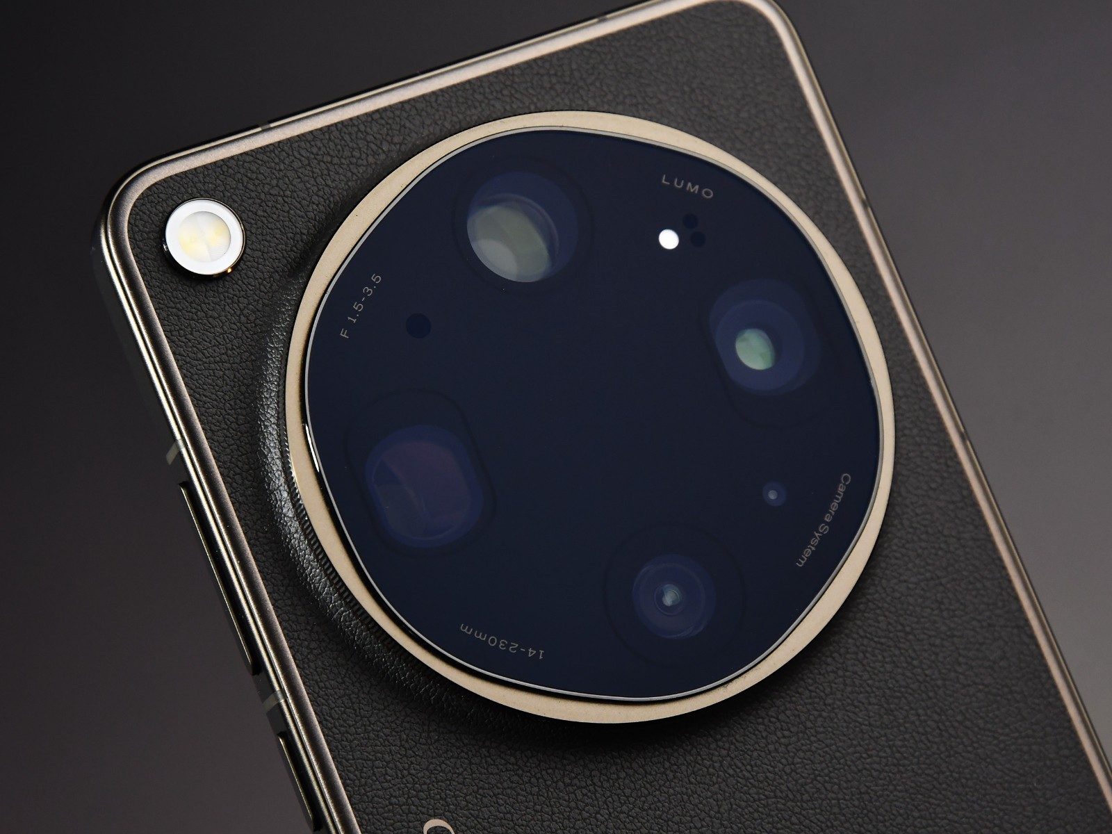 OPPO Find X9 Ultra, chiếc điện thoại mang di sản Hasselblad