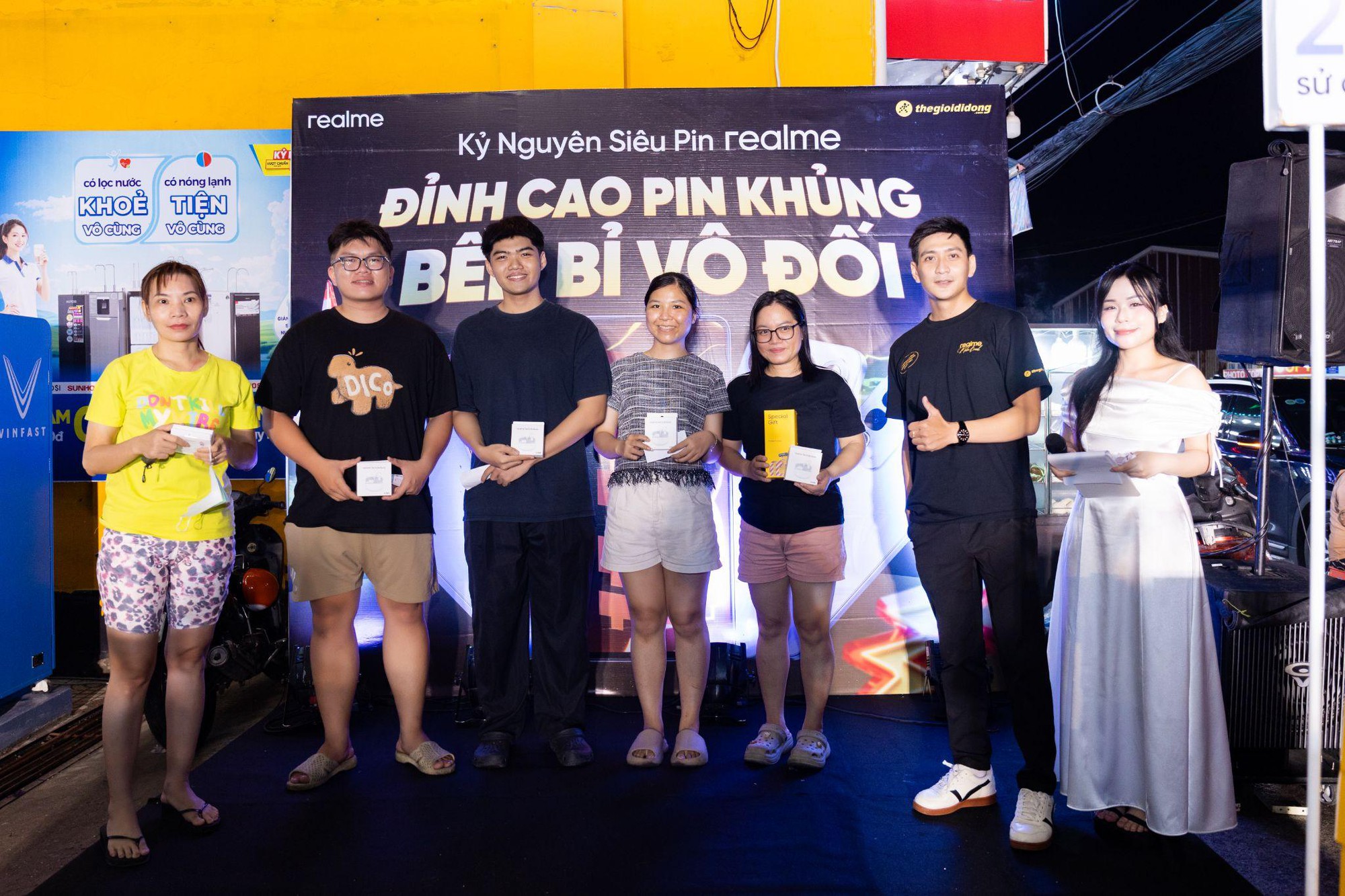 Smartphone pin 5.000mAh đã lỗi thời? realme thiết lập luật chơi mới với Kỷ nguyên Siêu Pin 10.001mAh - Ảnh 1.