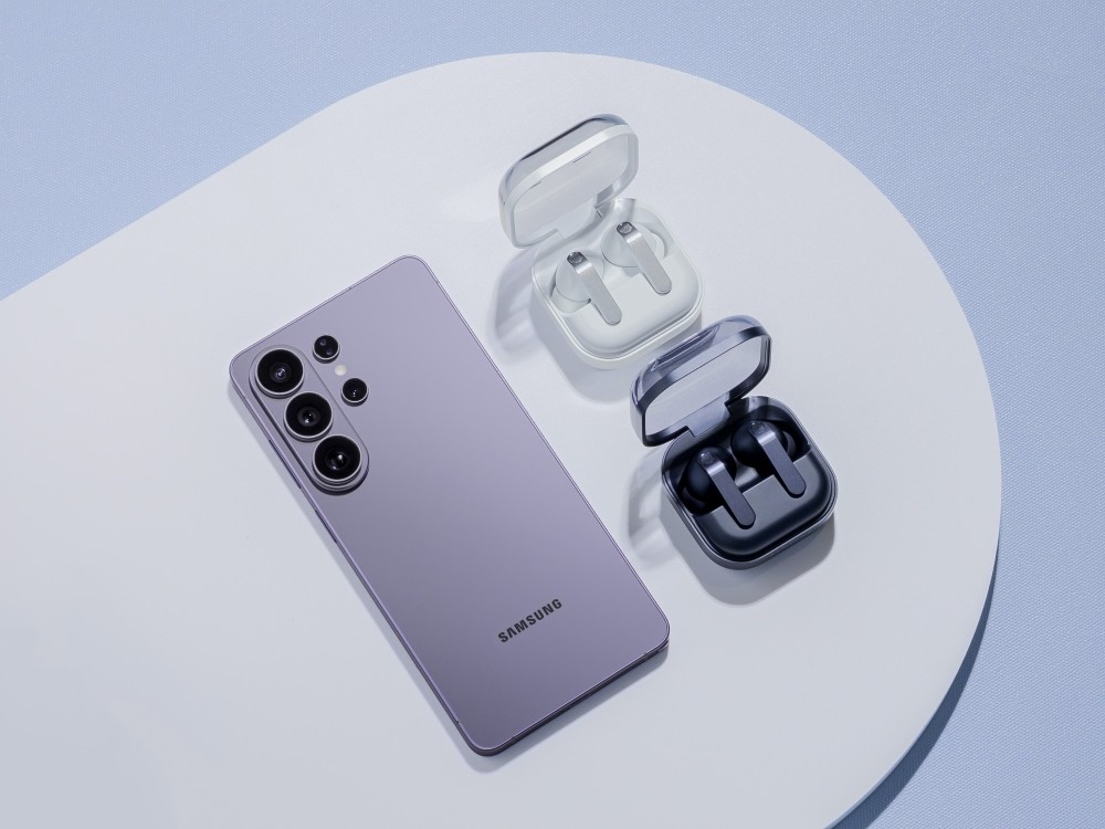 Samsung c&oacute; thể đổi thiết kế camera Galaxy S27 để th&ecirc;m nam ch&acirc;m Qi2 - Ảnh 1.