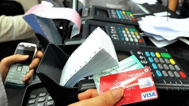 V&igrave; sao quẹt thẻ ng&acirc;n h&agrave;ng thanh to&aacute;n đ&uacute;ng chỗ nhưng bạn kh&ocirc;ng được ho&agrave;n tiền như quảng c&aacute;o?- Ảnh 1.