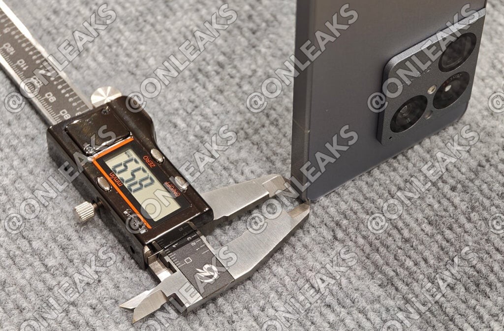 Xperia 1 VIII dày hơn Sony nói, hãng im lặng không giải thích - Ảnh 1.