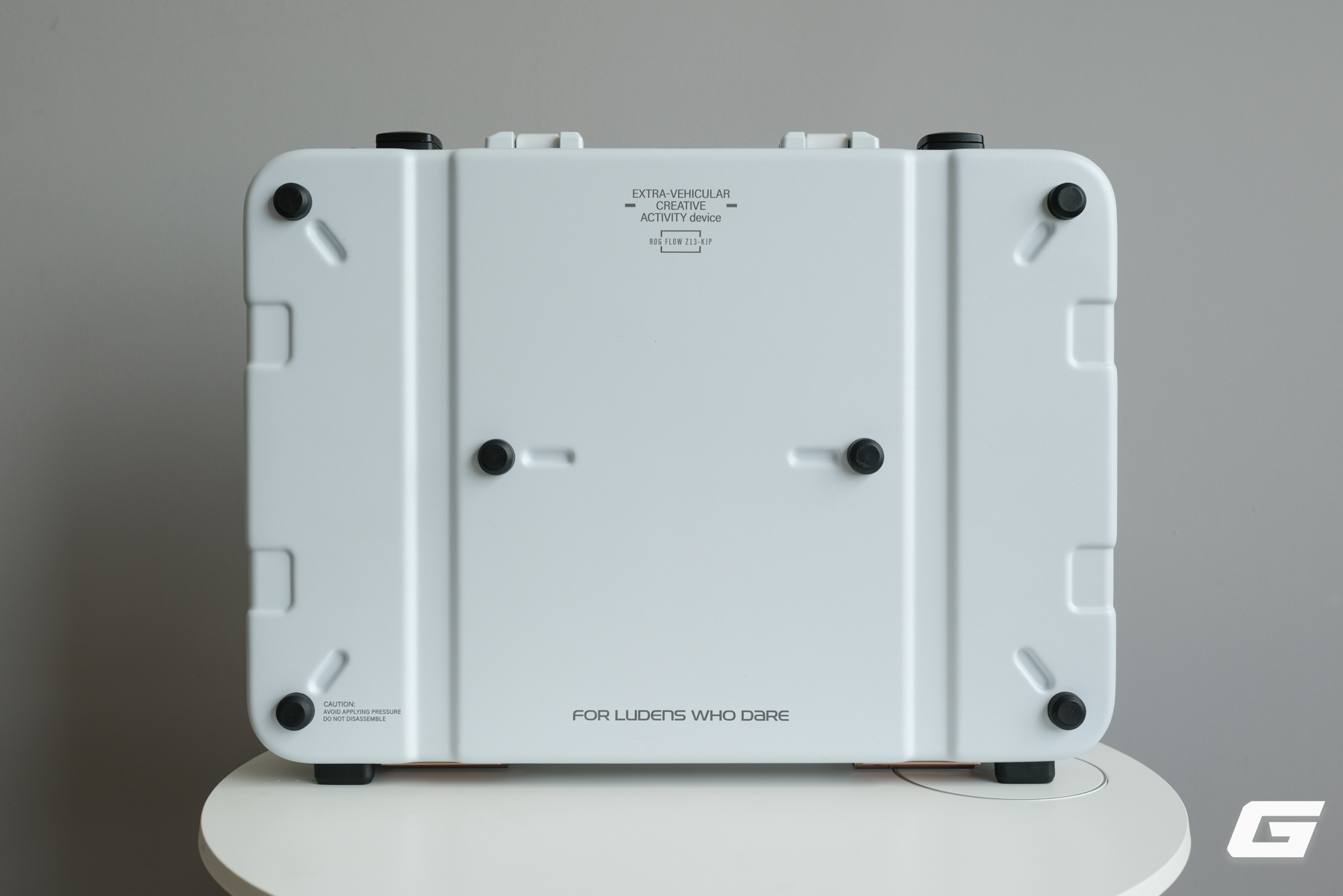 Tr&ecirc;n tay ROG Flow Z13-KJP: Tuyệt t&aacute;c c&ocirc;ng nghệ hơn 100 triệu đồng bước ra từ thế giới Hideo Kojima - Ảnh 3.