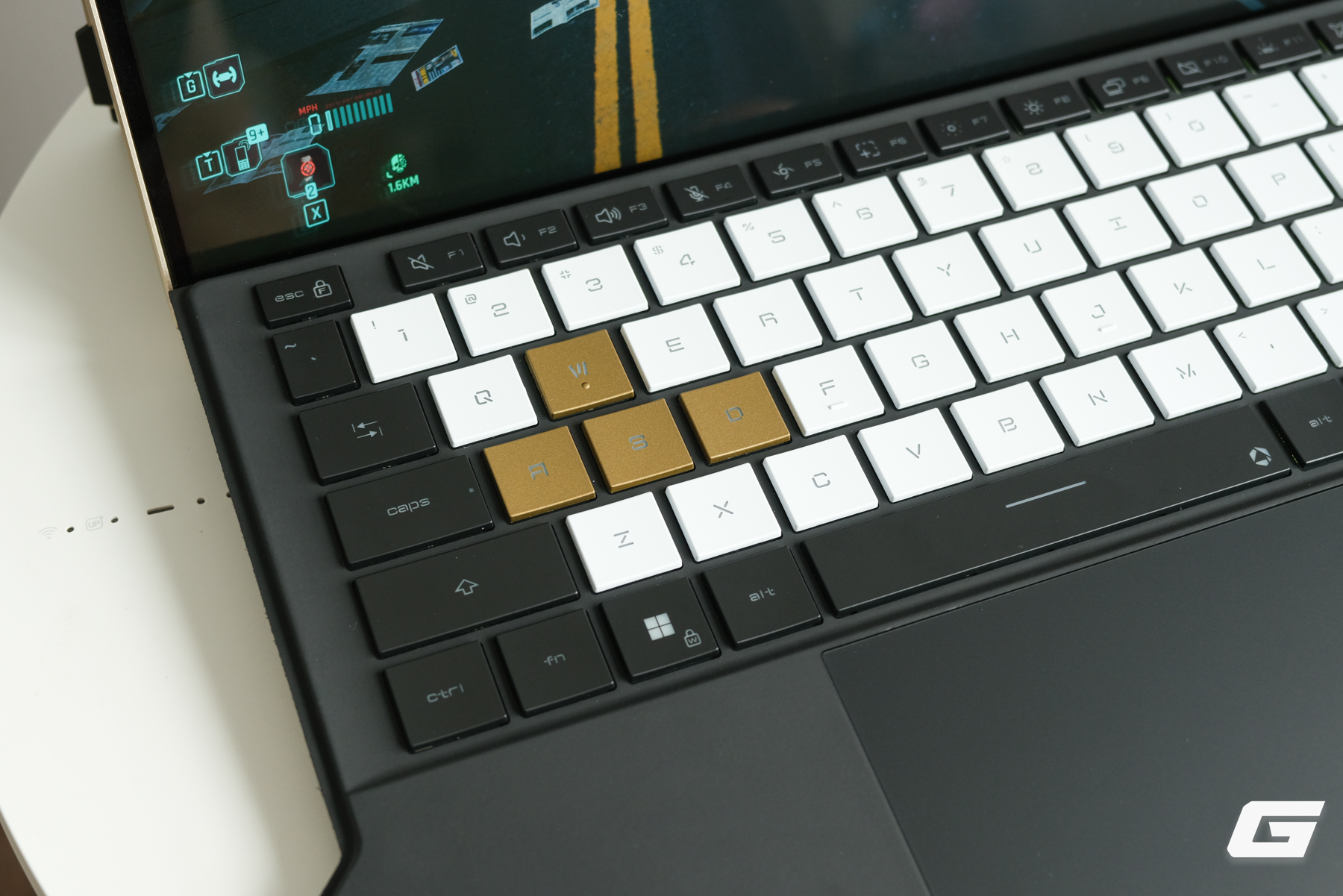Tr&ecirc;n tay ROG Flow Z13-KJP: Tuyệt t&aacute;c c&ocirc;ng nghệ hơn 100 triệu đồng bước ra từ thế giới Hideo Kojima - Ảnh 18.
