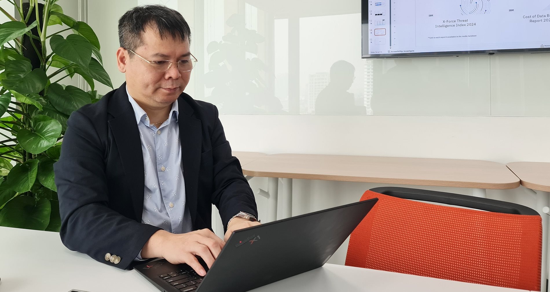 Cảnh b&aacute;o từ chuy&ecirc;n gia IBM: AI c&oacute; thể "phản bội" v&agrave; d&acirc;ng to&agrave;n bộ b&iacute; mật kinh doanh cho đối thủ- Ảnh 1.