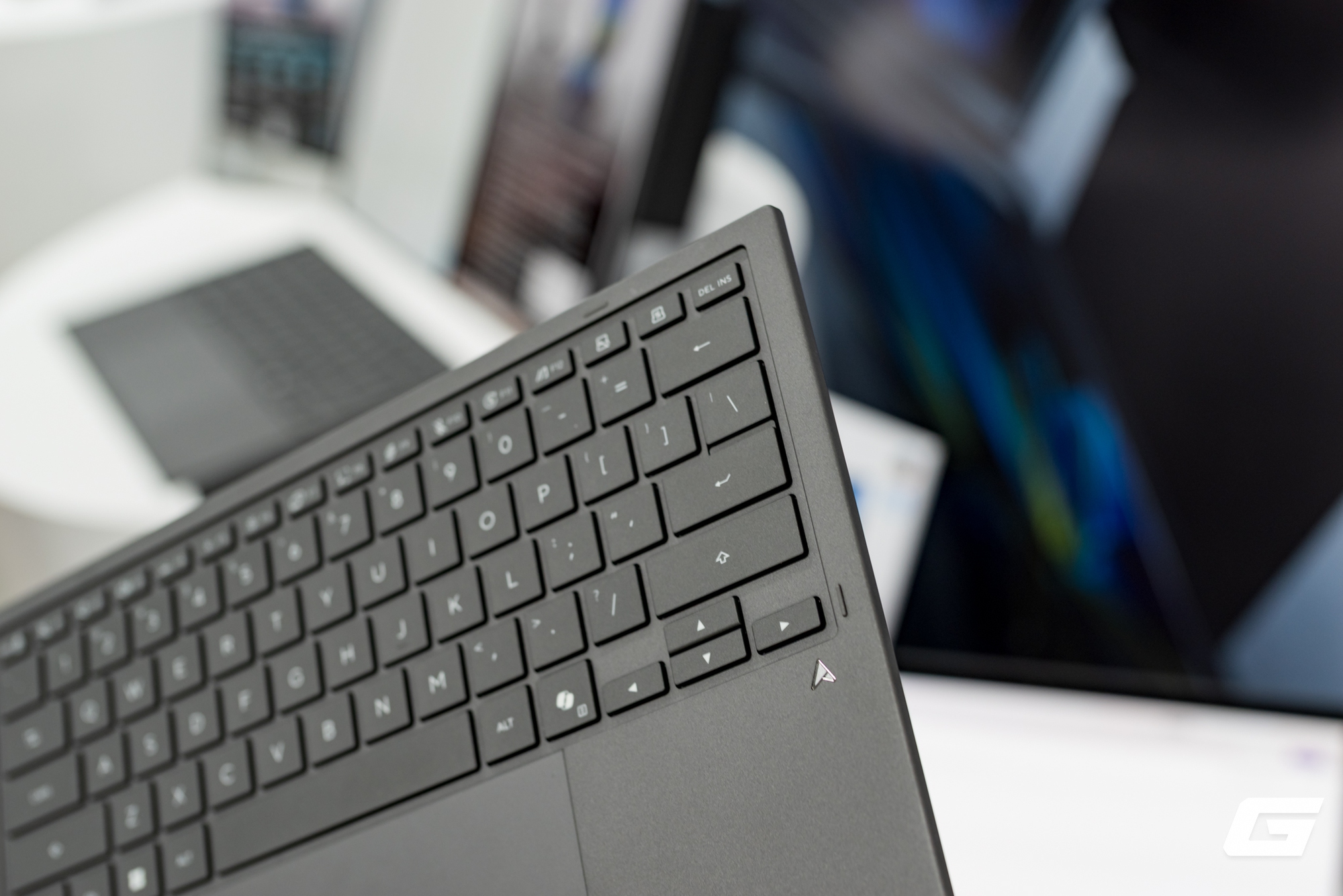 ASUS Zenbook DUO (2026) ch&iacute;nh thức ra mắt: Laptop 2 m&agrave;n h&igrave;nh nay đ&atilde; trưởng th&agrave;nh, mỏng, mạnh v&agrave; thực dụng hơn rất nhiều - Ảnh 8.