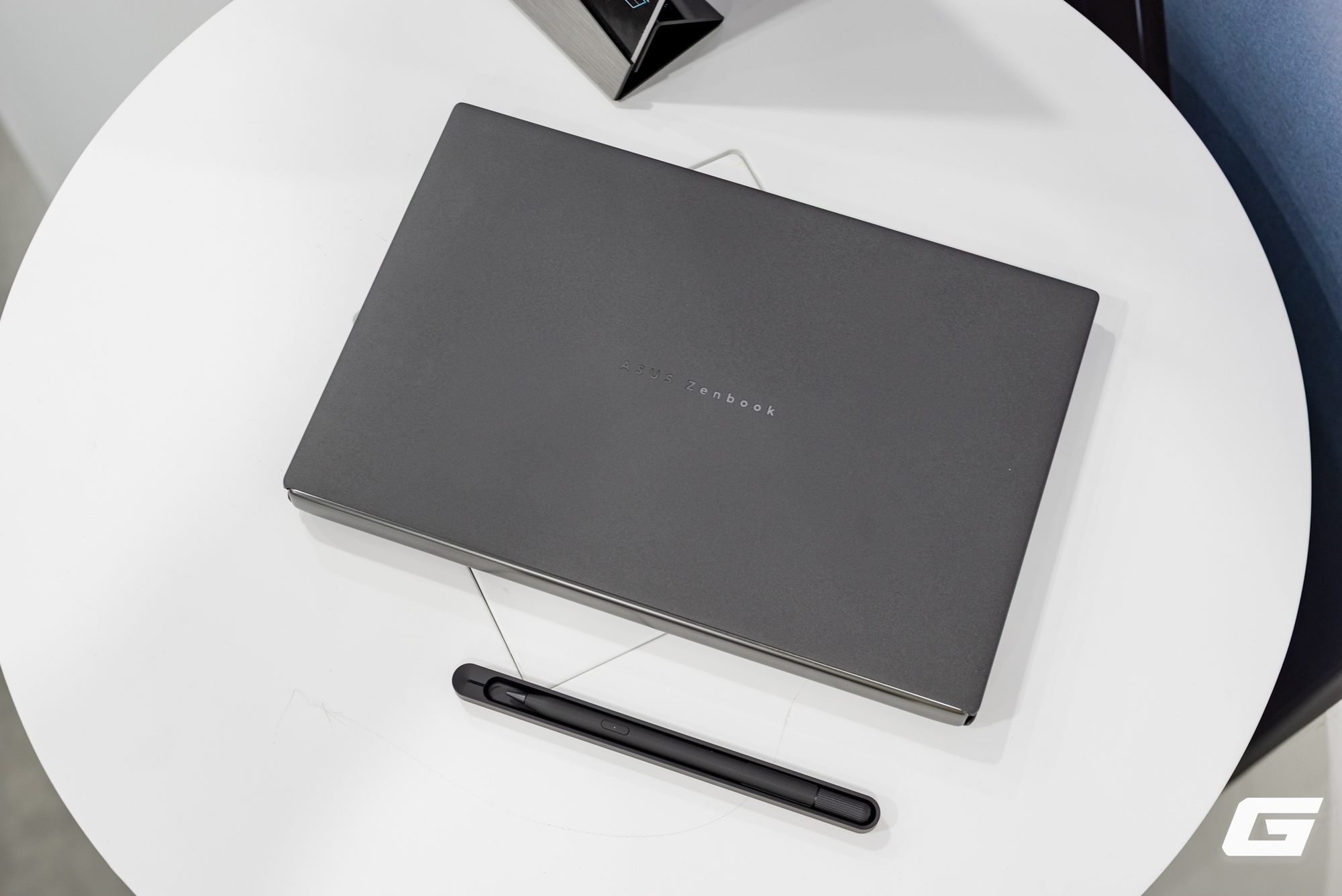 ASUS Zenbook DUO (2026) ch&iacute;nh thức ra mắt: Laptop 2 m&agrave;n h&igrave;nh nay đ&atilde; trưởng th&agrave;nh, mỏng, mạnh v&agrave; thực dụng hơn rất nhiều - Ảnh 2.