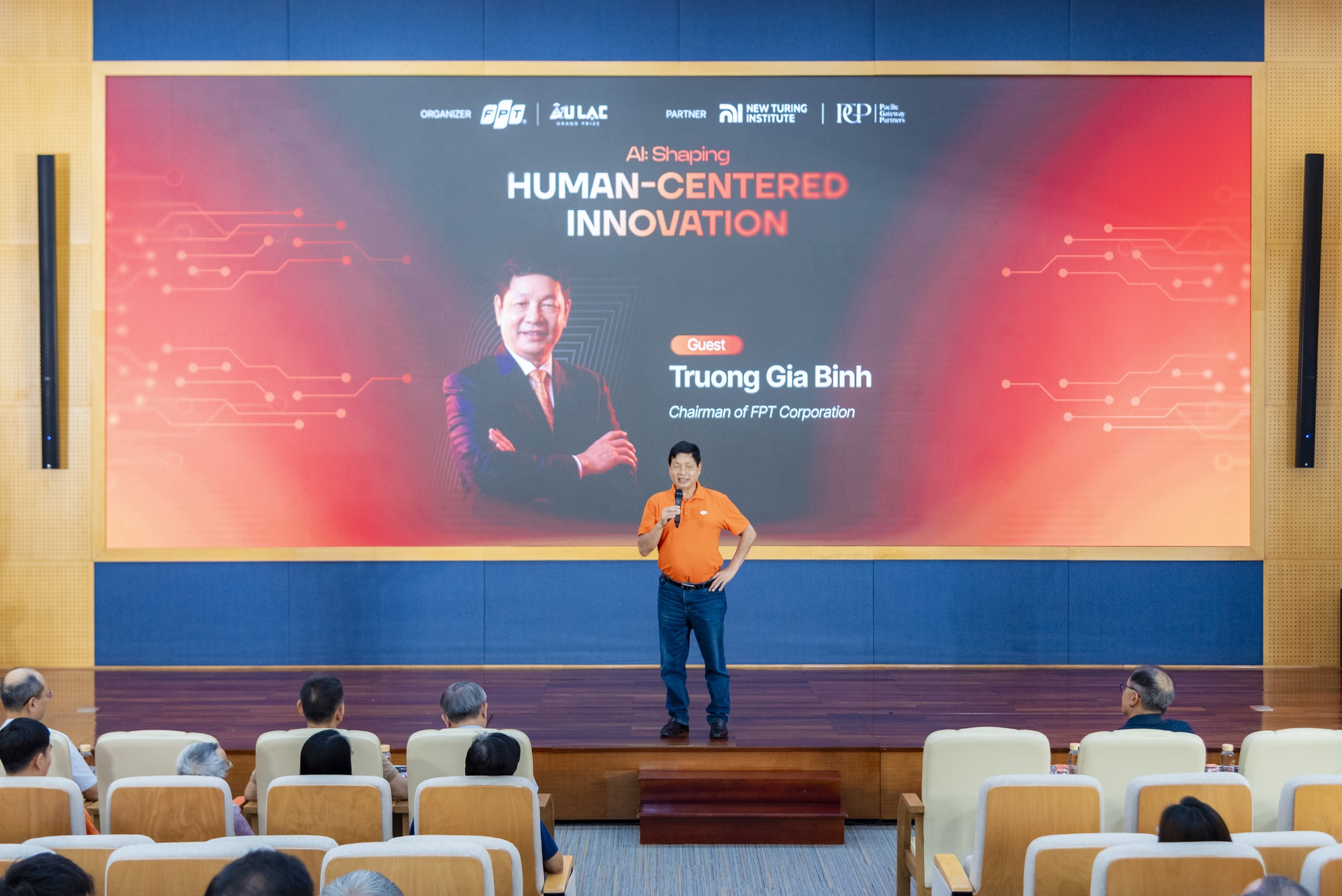 Chuy&ecirc;n gia Google DeepMind người Việt dự đo&aacute;n: Một nghề mới cực "hot" được tạo ra trong kỷ nguy&ecirc;n AI- Ảnh 4.