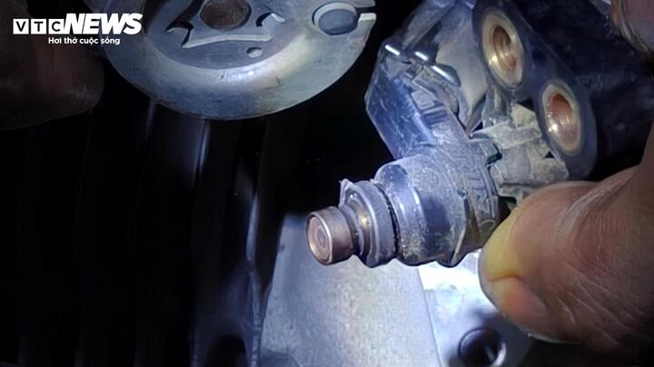 Xăng E10 bị nghi ngờ l&agrave;m xe chết m&aacute;y, thợ sửa chữa chỉ ra nguy&ecirc;n nh&acirc;n bất ngờ - Ảnh 3.