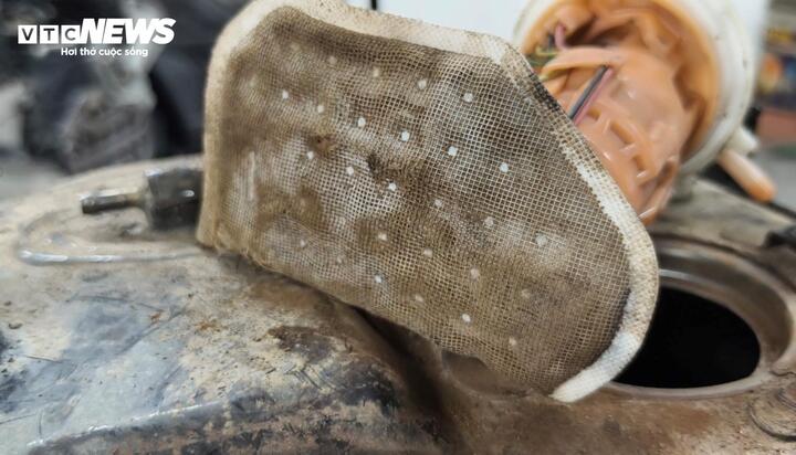 Xăng E10 bị nghi ngờ l&agrave;m xe chết m&aacute;y, thợ sửa chữa chỉ ra nguy&ecirc;n nh&acirc;n bất ngờ - Ảnh 2.