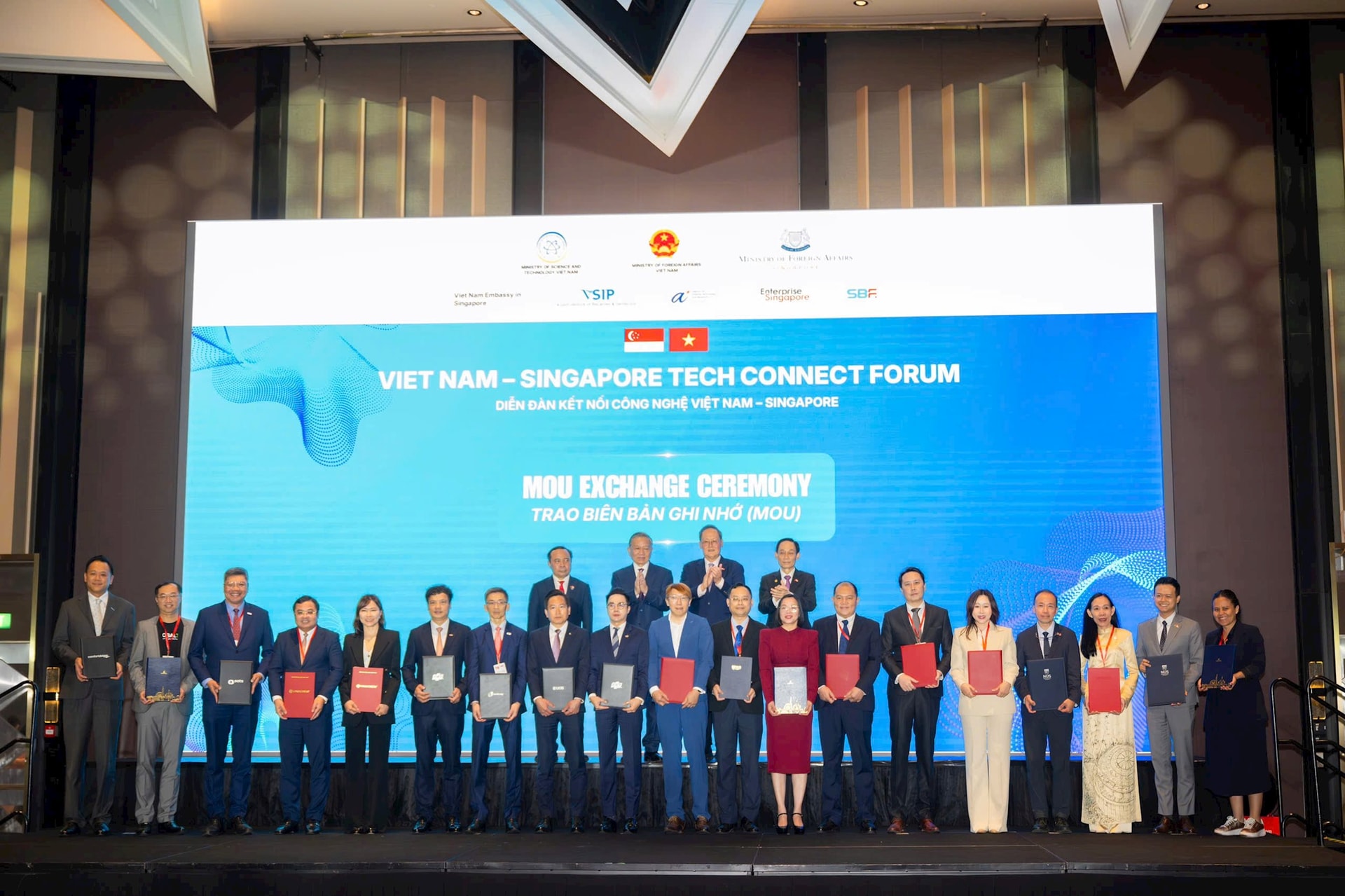 Tổng B&iacute; thư, Chủ tịch nước T&ocirc; L&acirc;m: Hợp t&aacute;c c&ocirc;ng nghệ sẽ trở th&agrave;nh một trụ cột quan trọng trong quan hệ Việt Nam - Singapore- Ảnh 2.