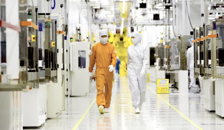 Samsung kín lịch đúc chip 4 nm tới 2027, HBM4 cũng góp phần làm căng công suất - Ảnh 1.