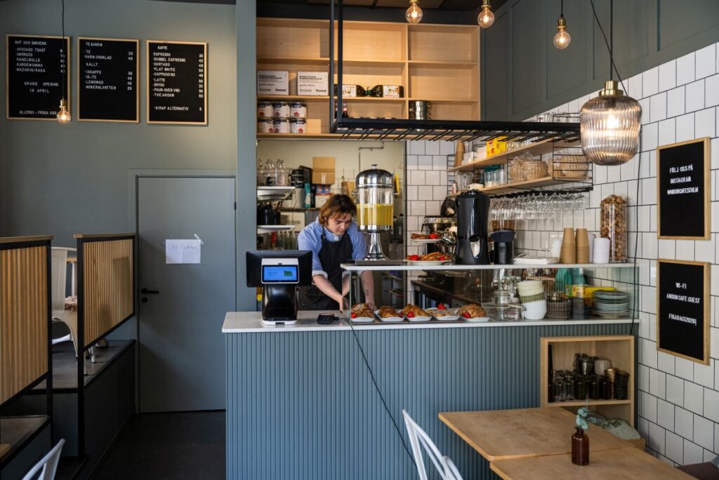 Cho AI l&agrave;m sếp một qu&aacute;n cafe, nh&acirc;n vi&ecirc;n hết lời khen ngợi: Tốt hơn tất cả sếp t&ocirc;i từng l&agrave;m việc c&ugrave;ng - Ảnh 2.