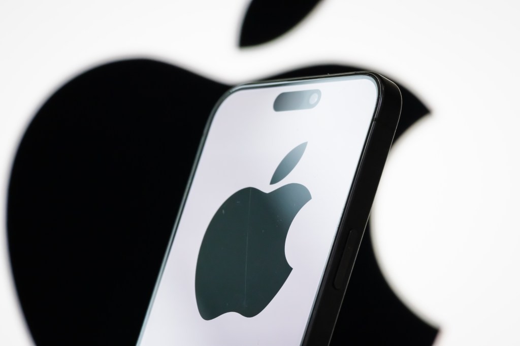 Apple đền 250 triệu USD v&igrave; quảng c&aacute;o Siri v&agrave; Apple Intelligence sai sự thật - Ảnh 1.